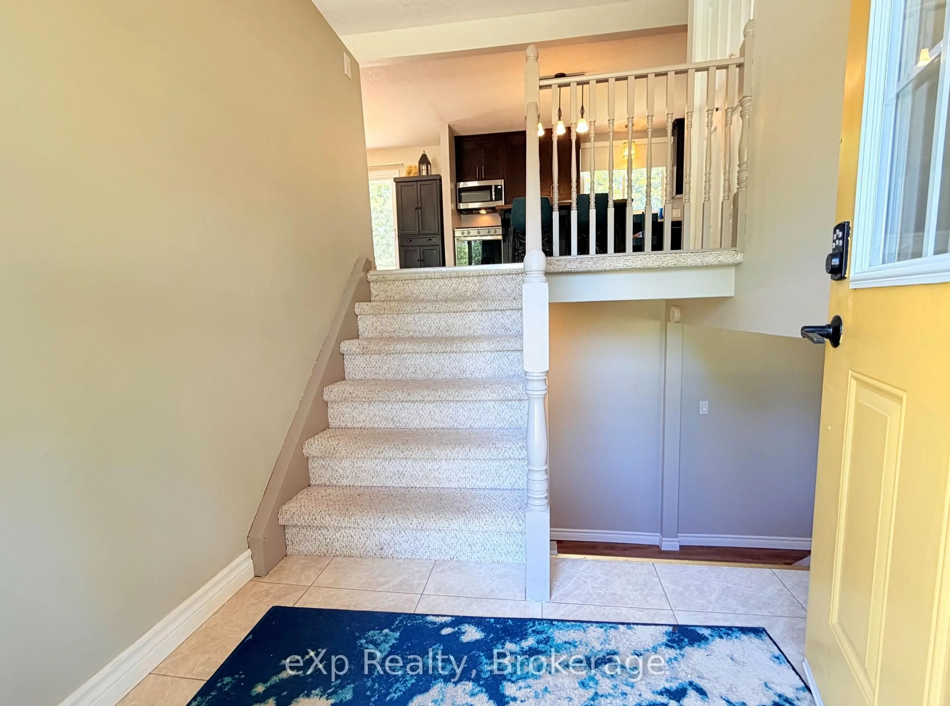 Indoor entryway for 160 WESTFALL Cres, West Grey Ontario N4N 3B9