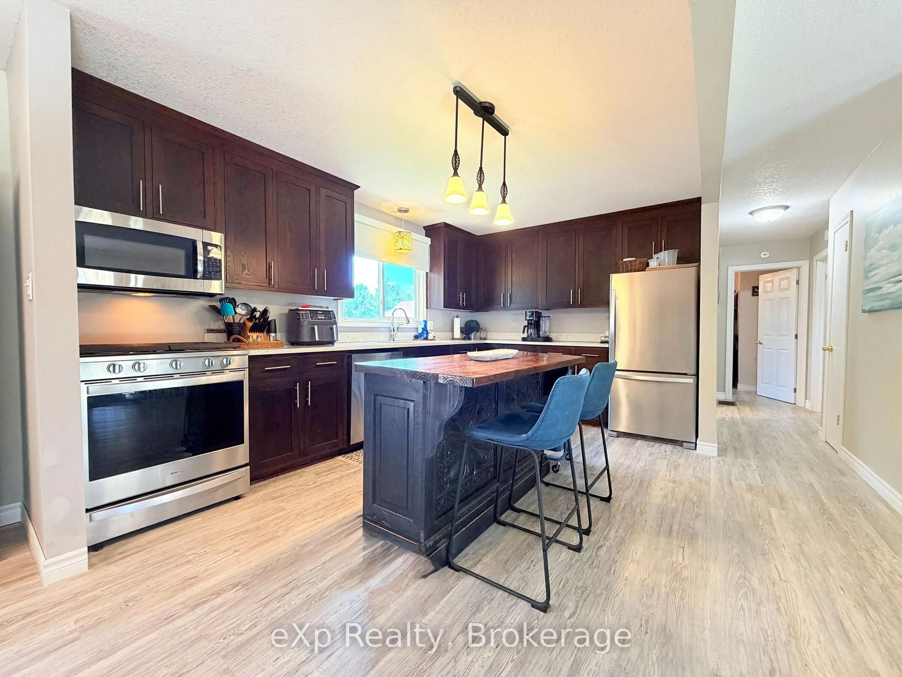 Open concept kitchen, unknown for 160 WESTFALL Cres, West Grey Ontario N4N 3B9