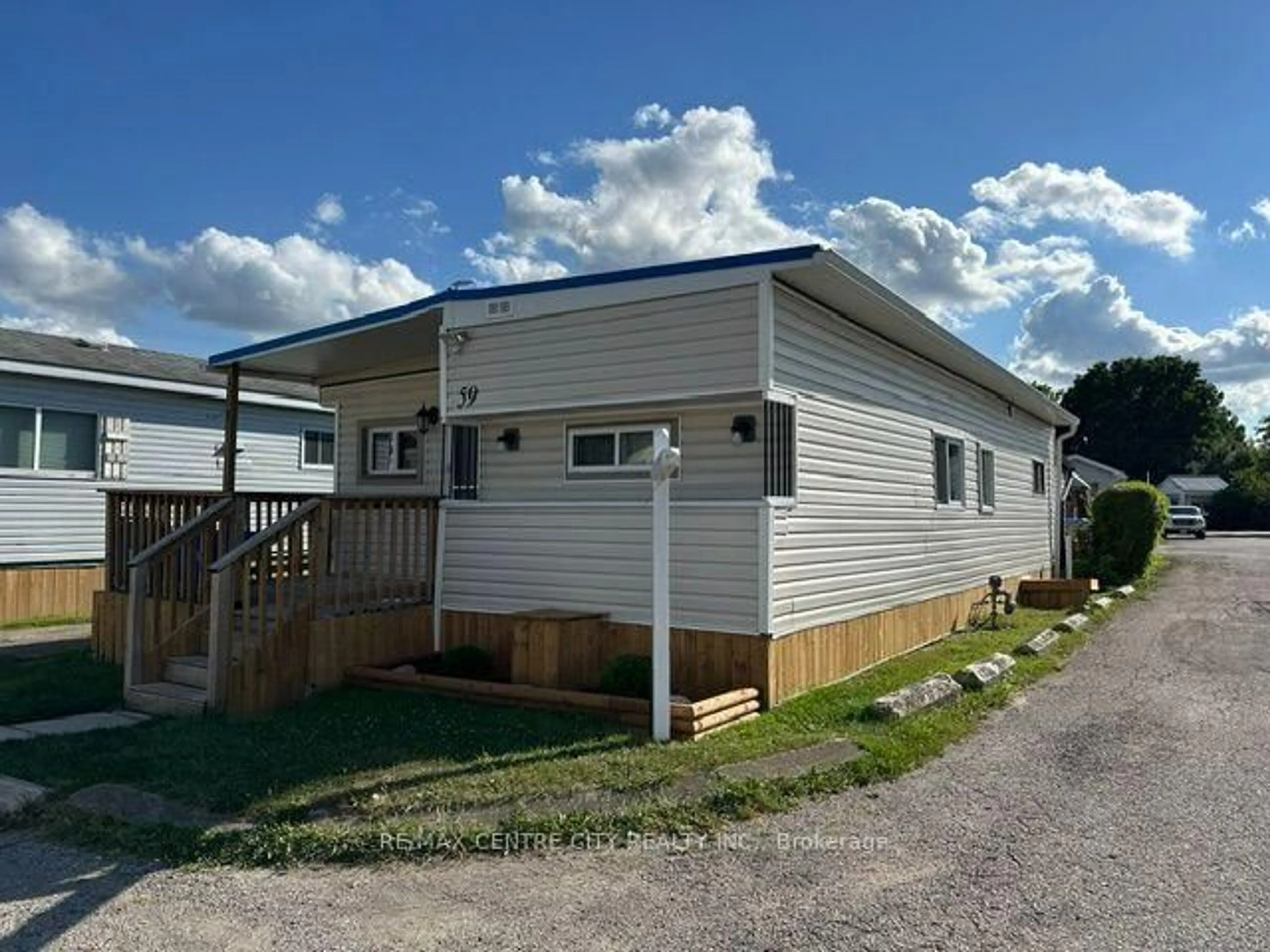 Home with vinyl exterior material, building for 2189 Dundas St #59, London East Ontario N5V 1H3