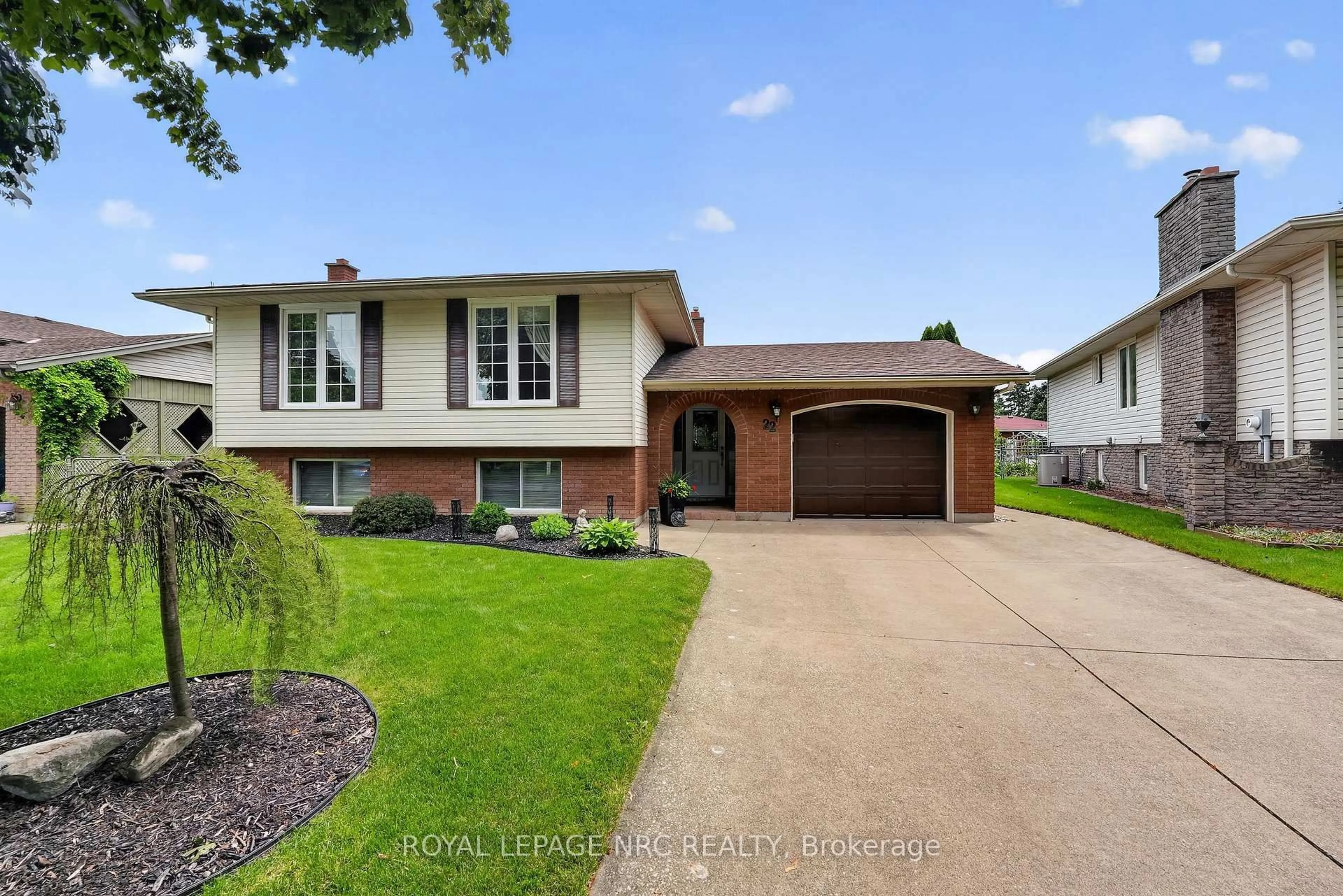 Home with brick exterior material, street for 22 Jeanette Dr, St. Catharines Ontario L2N 6M4