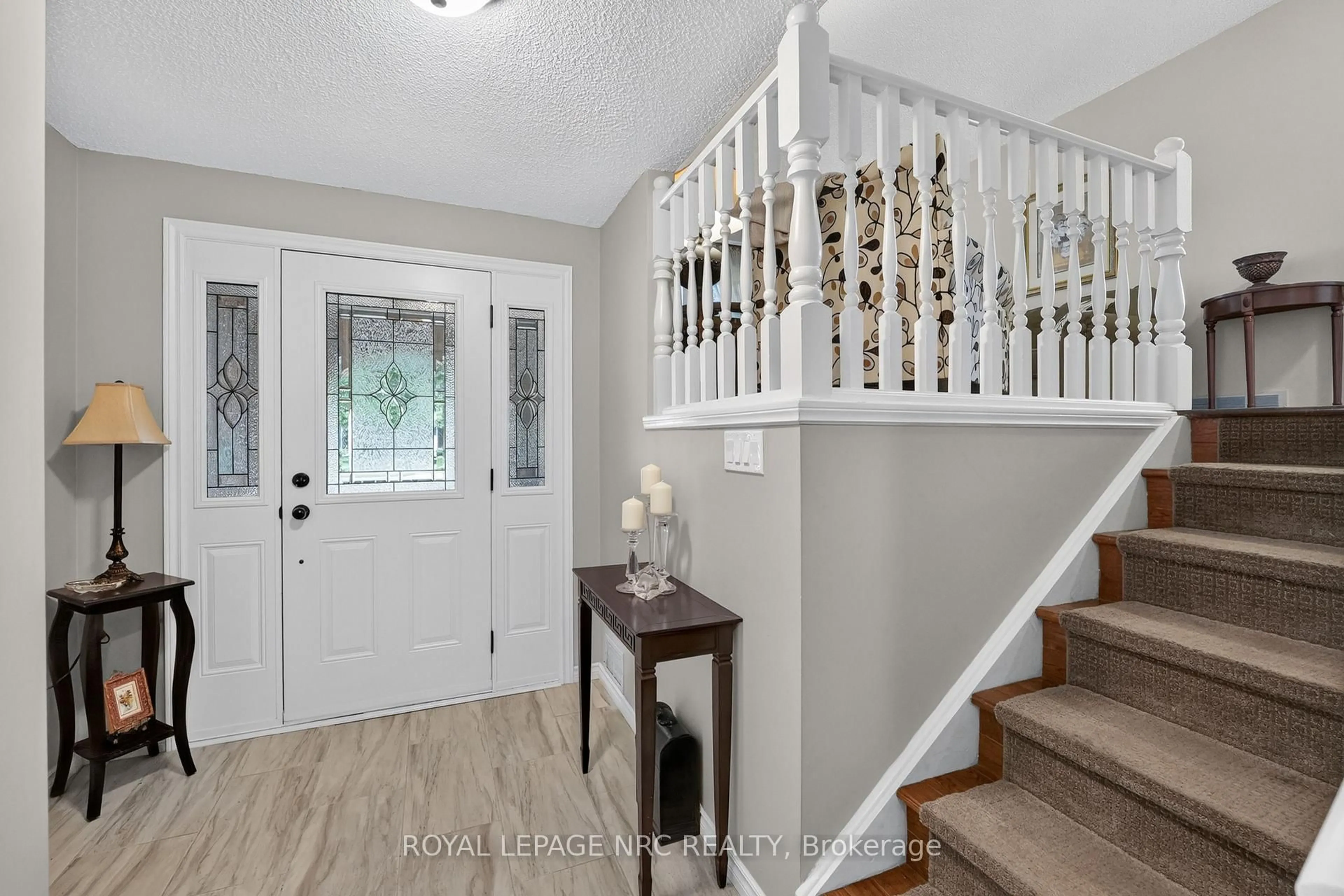 Indoor entryway for 22 Jeanette Dr, St. Catharines Ontario L2N 6M4