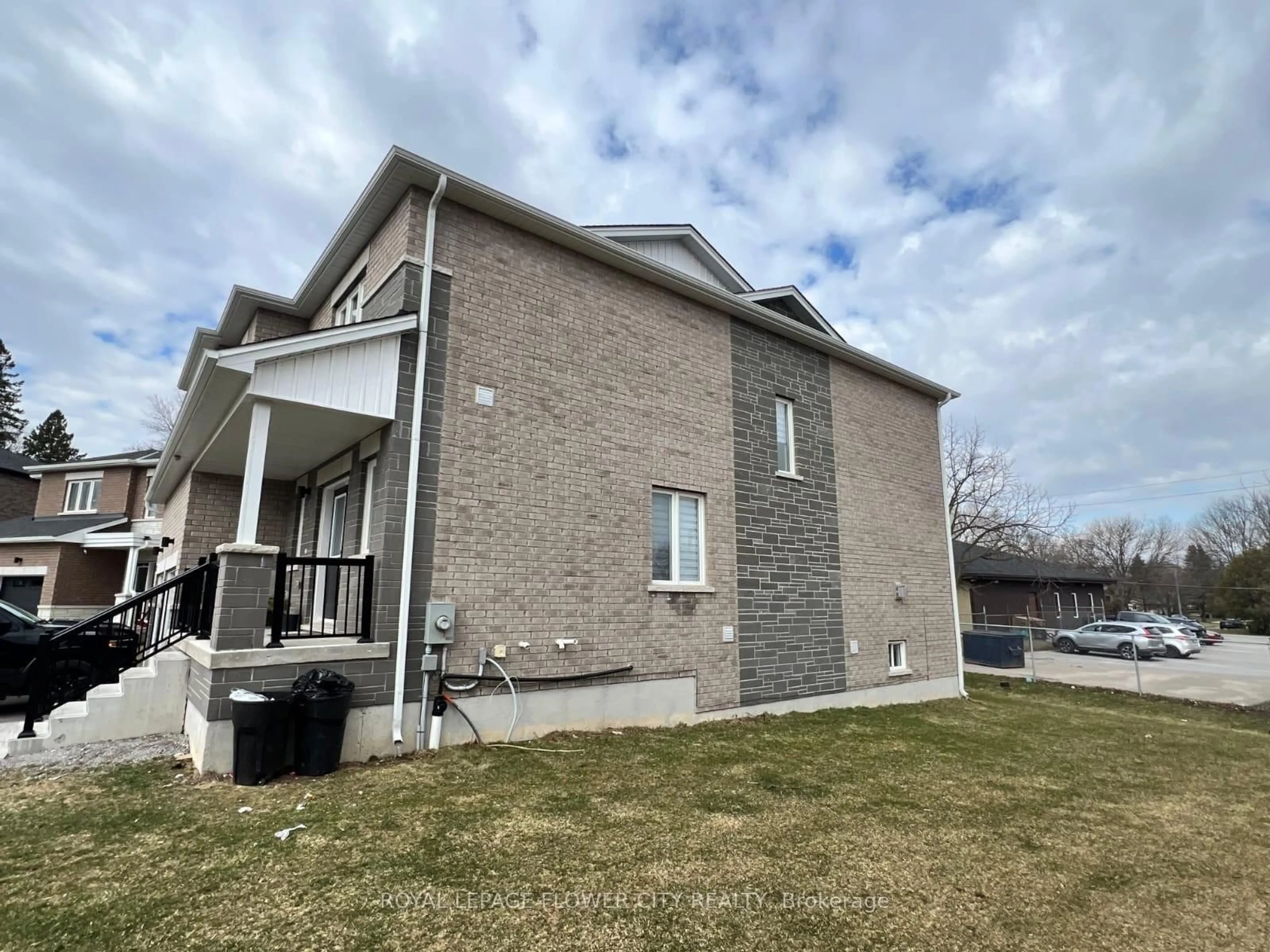 Home with brick exterior material, building for 31 Tulip Cres, Norfolk Ontario N3Y 0G9