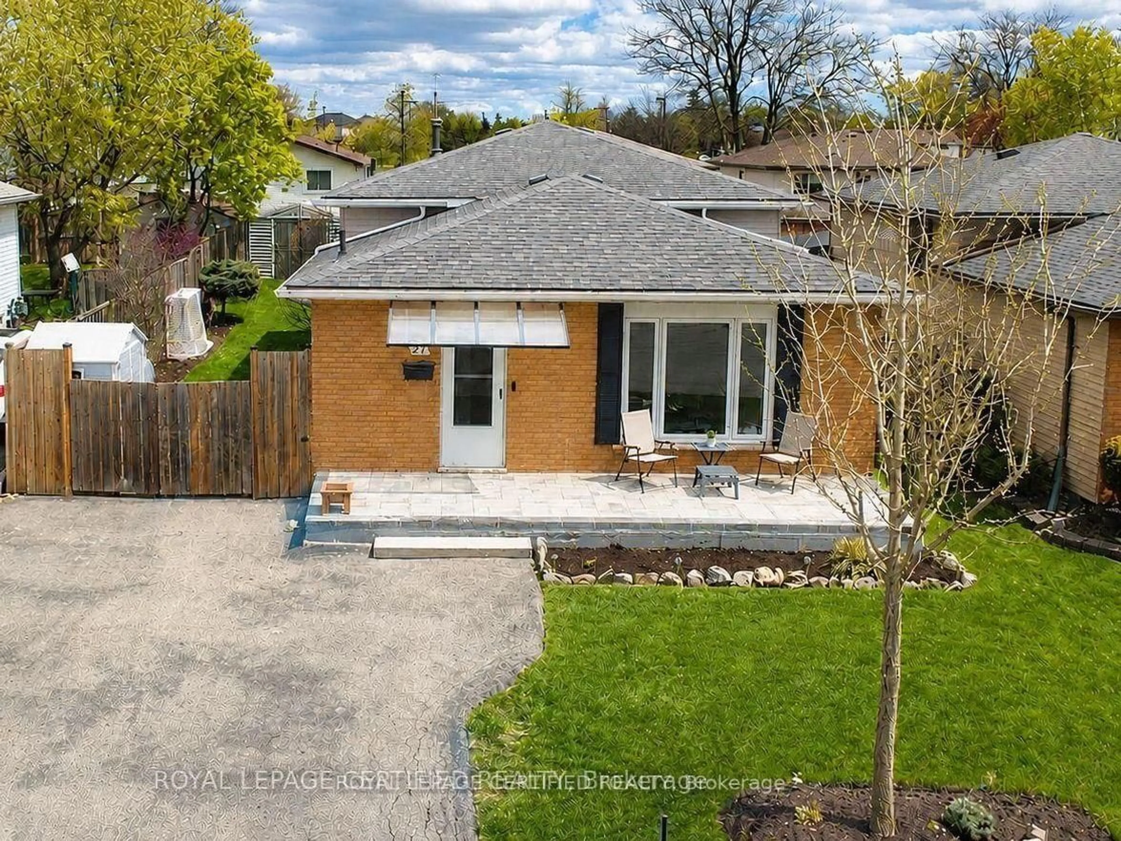 A pic from outside/outdoor area/front of a property/back of a property/a pic from drone, street for 27 Lambert St, Hamilton Ontario L8V 4N6