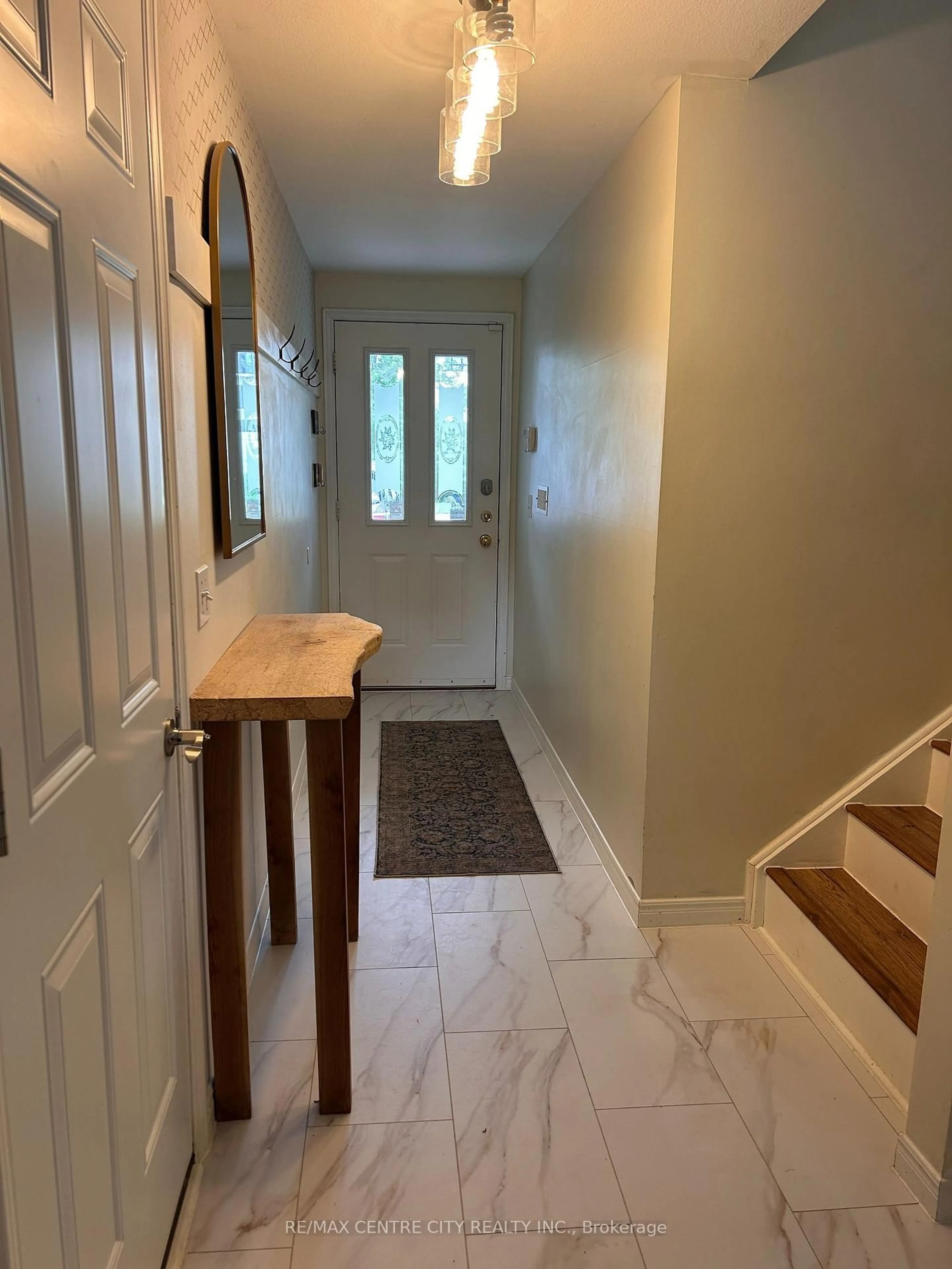 Indoor entryway for 78 Chittim Rd, Chatham-Kent Ontario N0P 1A0
