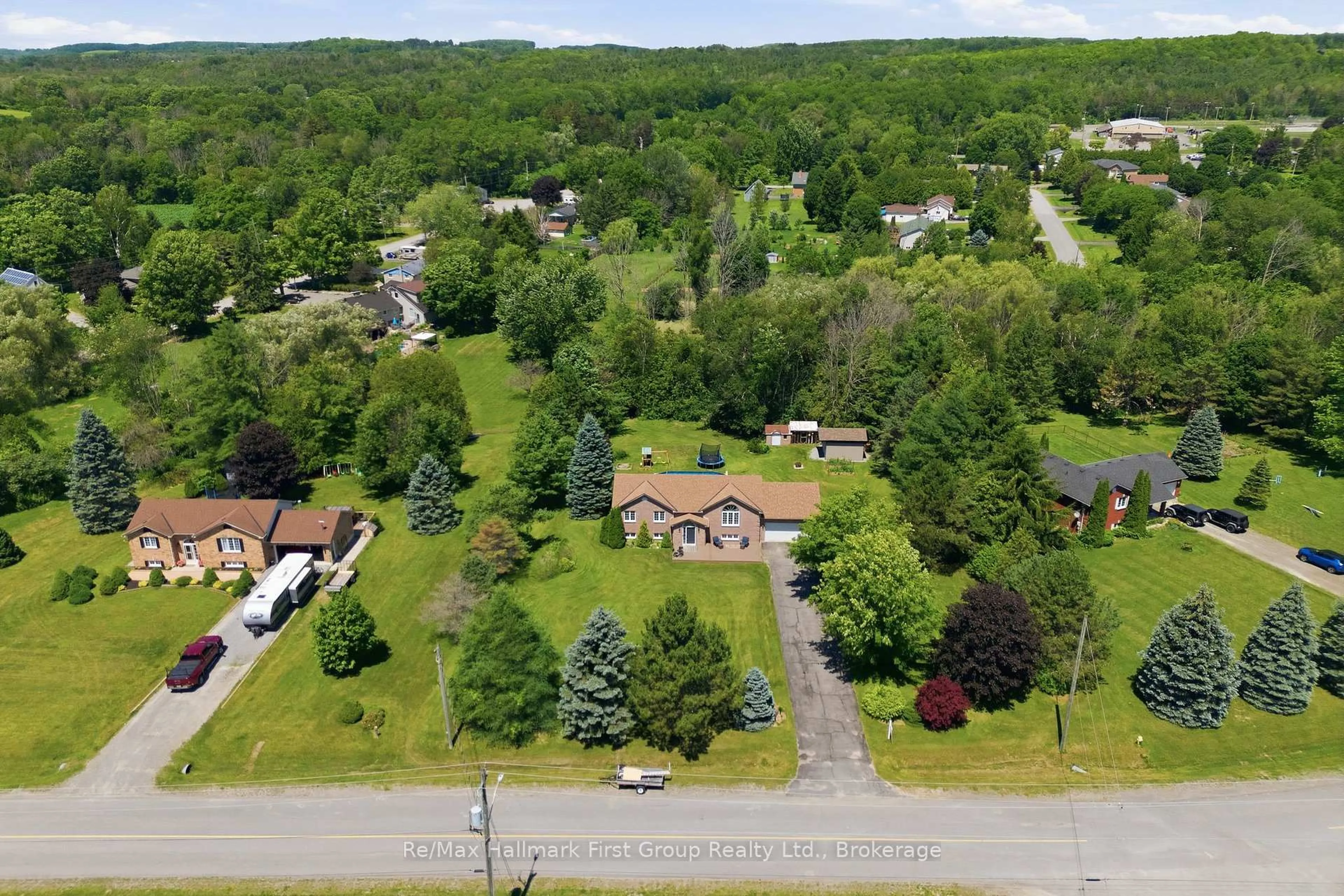 A pic from outside/outdoor area/front of a property/back of a property/a pic from drone, mountain view for 130 St. Andrews Dr, Alnwick/Haldimand Ontario K0K 2G0