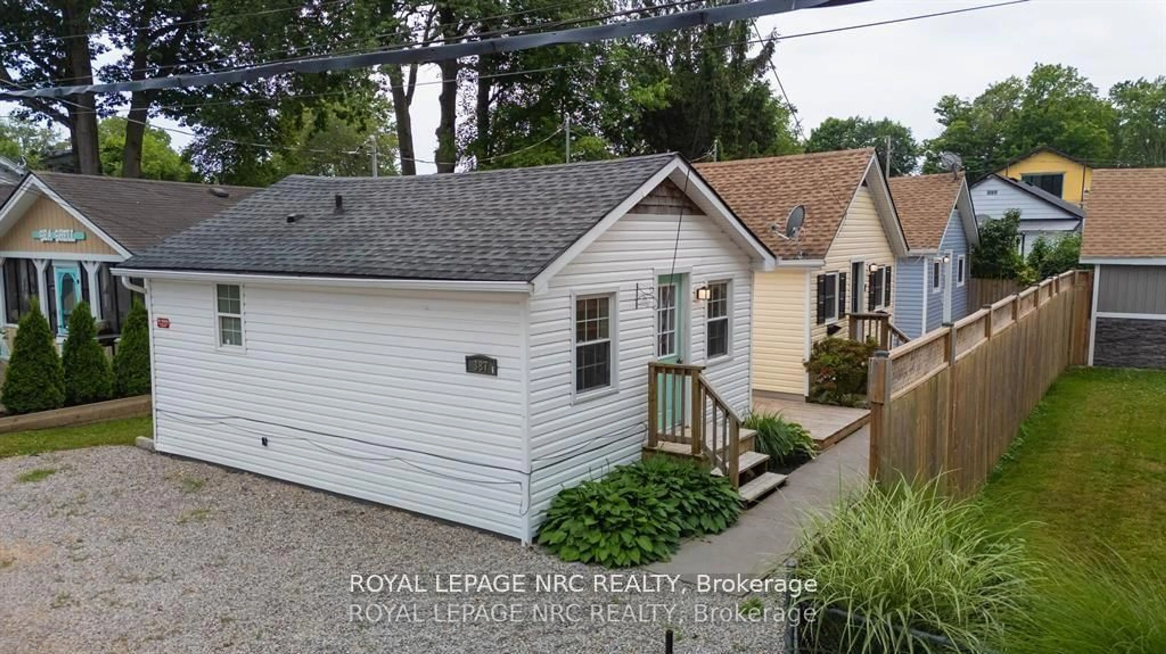 A pic from outside/outdoor area/front of a property/back of a property/a pic from drone, street for 387 Elmwood Ave, Fort Erie Ontario L0S 1B0