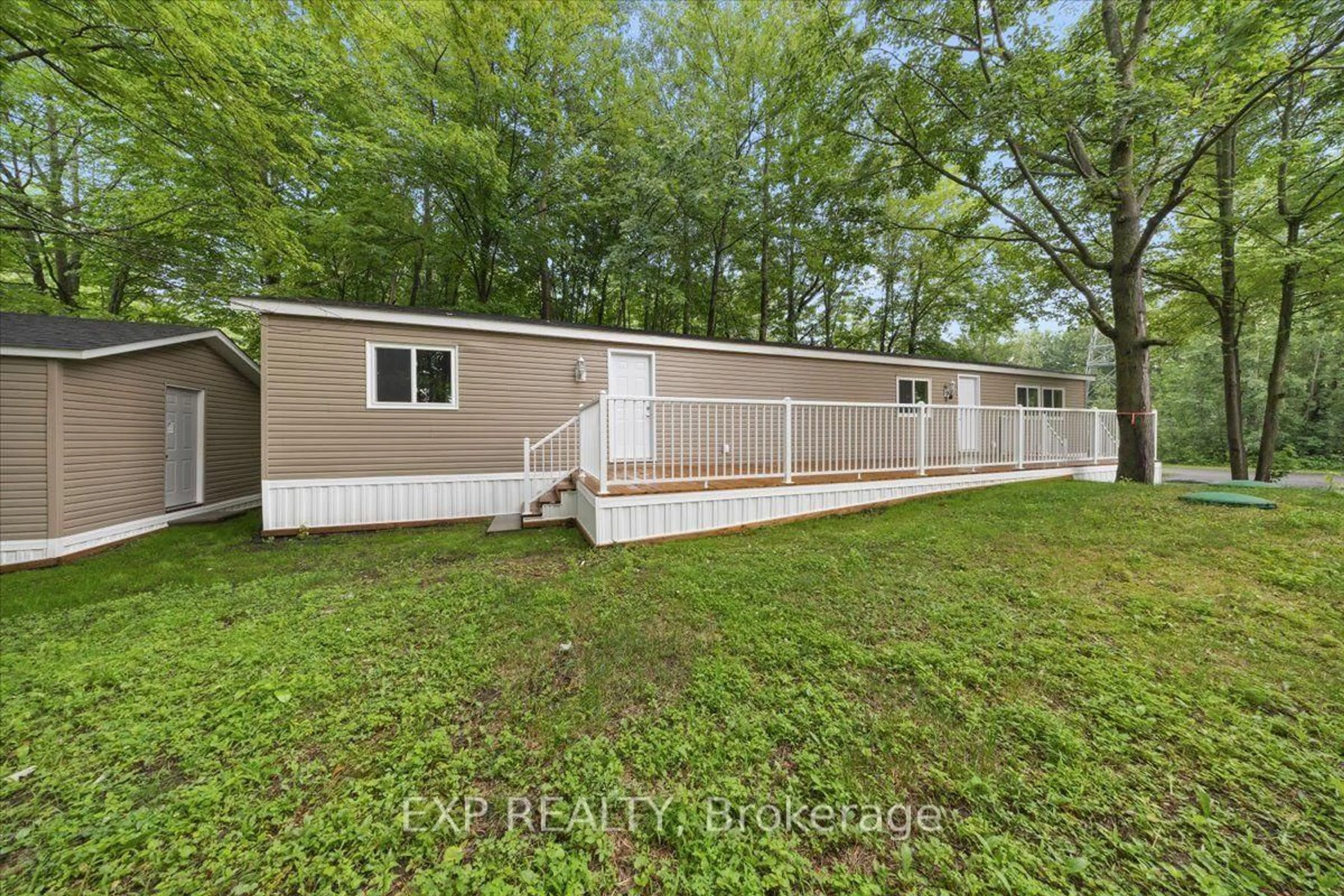 Home with vinyl exterior material, water/lake/river/ocean view for 1045 Vista Barrett Private, Greely Ontario K4P 1C8
