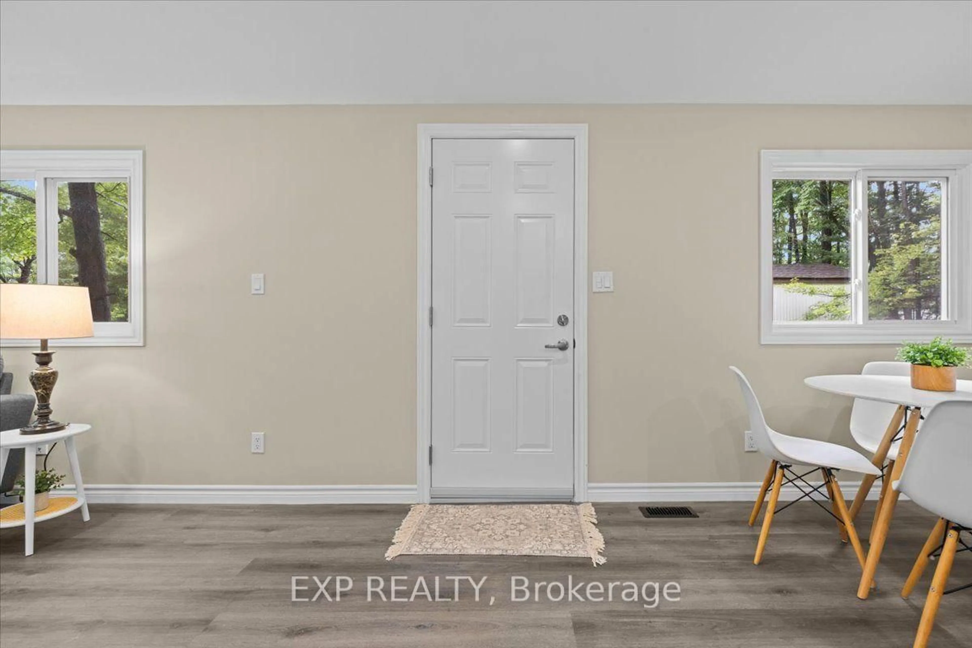 Indoor entryway for 1045 Vista Barrett Private, Greely Ontario K4P 1C8