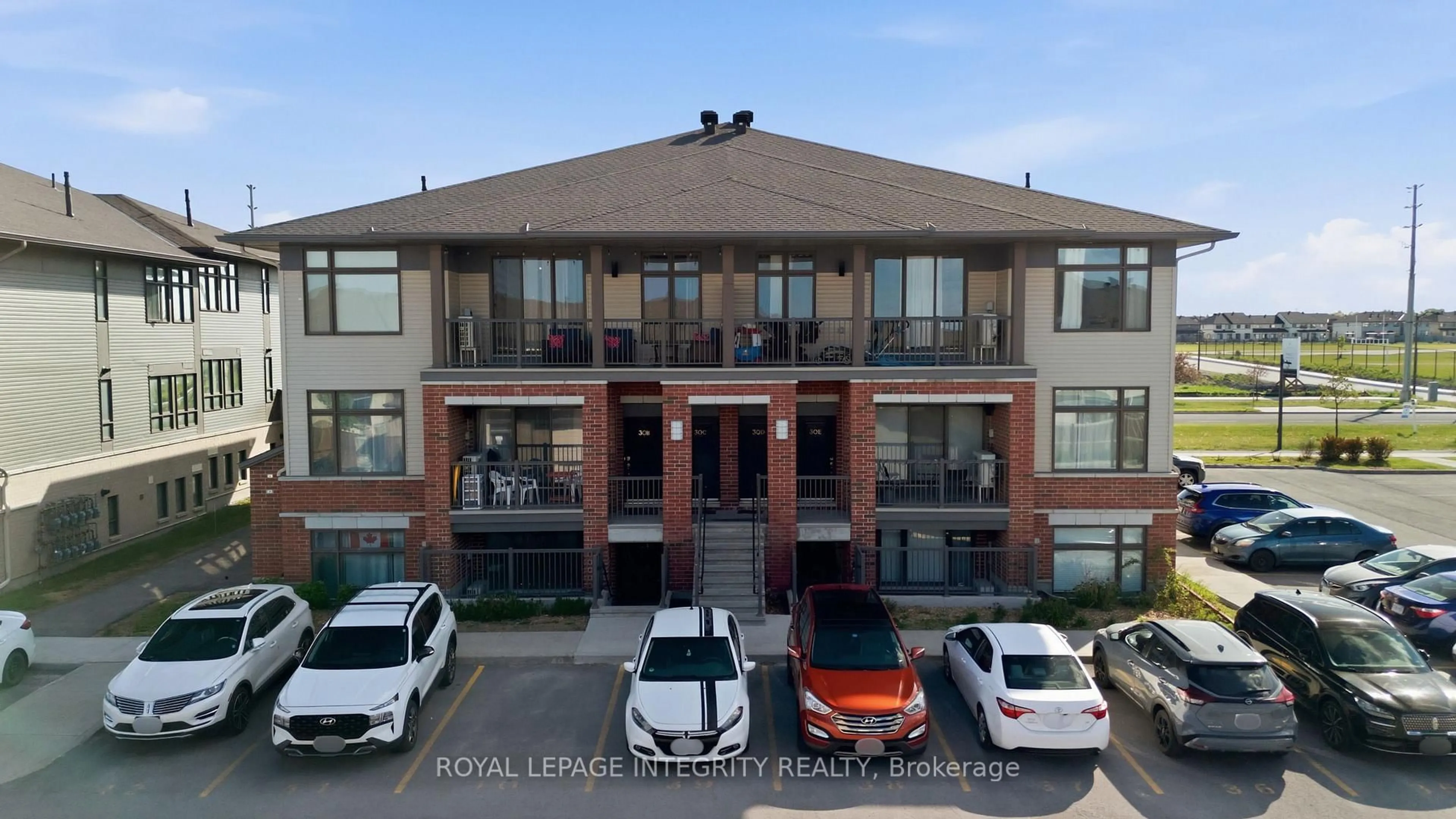 A pic from outside/outdoor area/front of a property/back of a property/a pic from drone, building for 30 Jaguar Pvt Private #F, Ottawa Ontario K2V 0J3