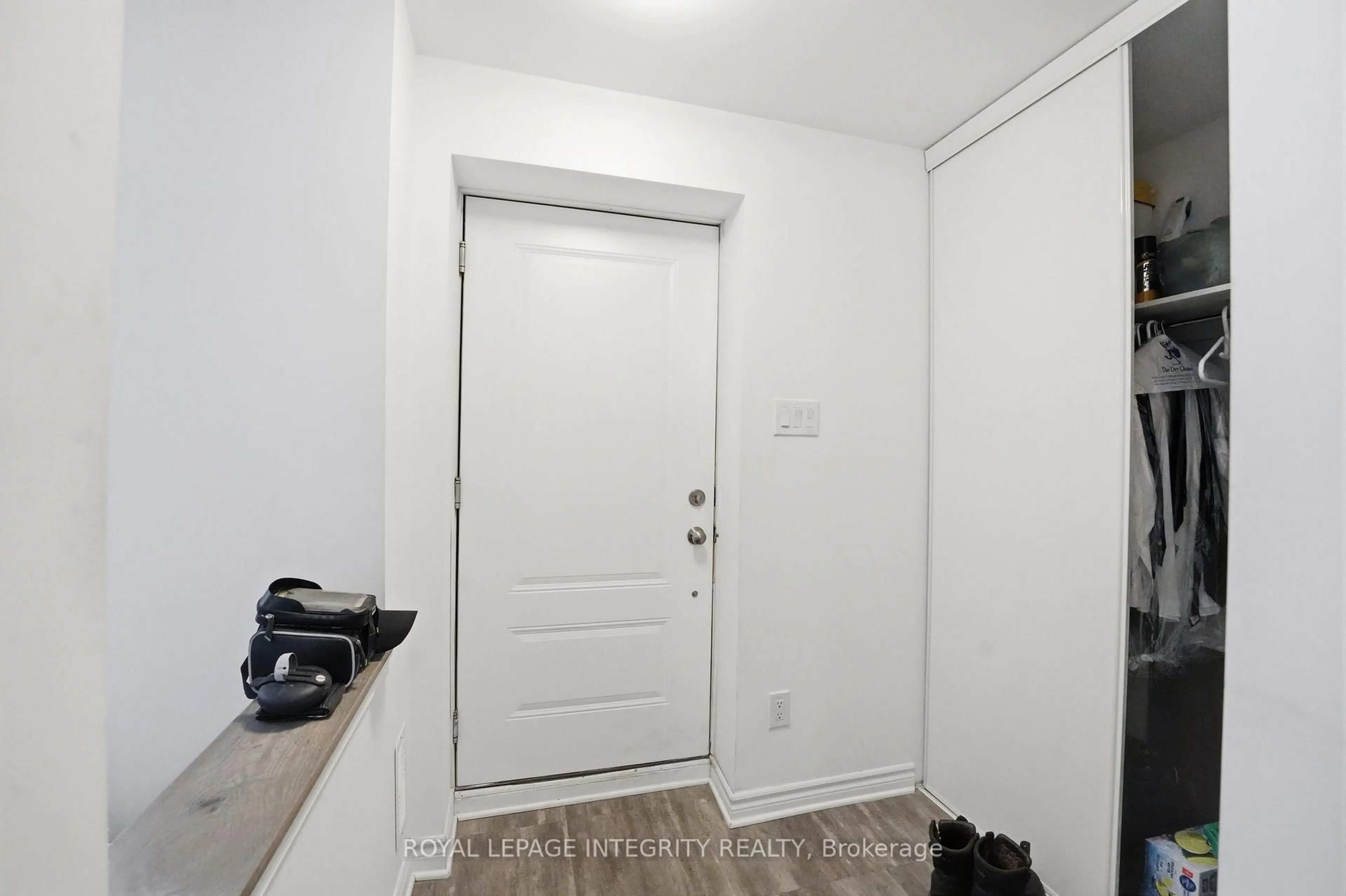 Indoor entryway for 30 Jaguar Pvt Private #F, Ottawa Ontario K2V 0J3