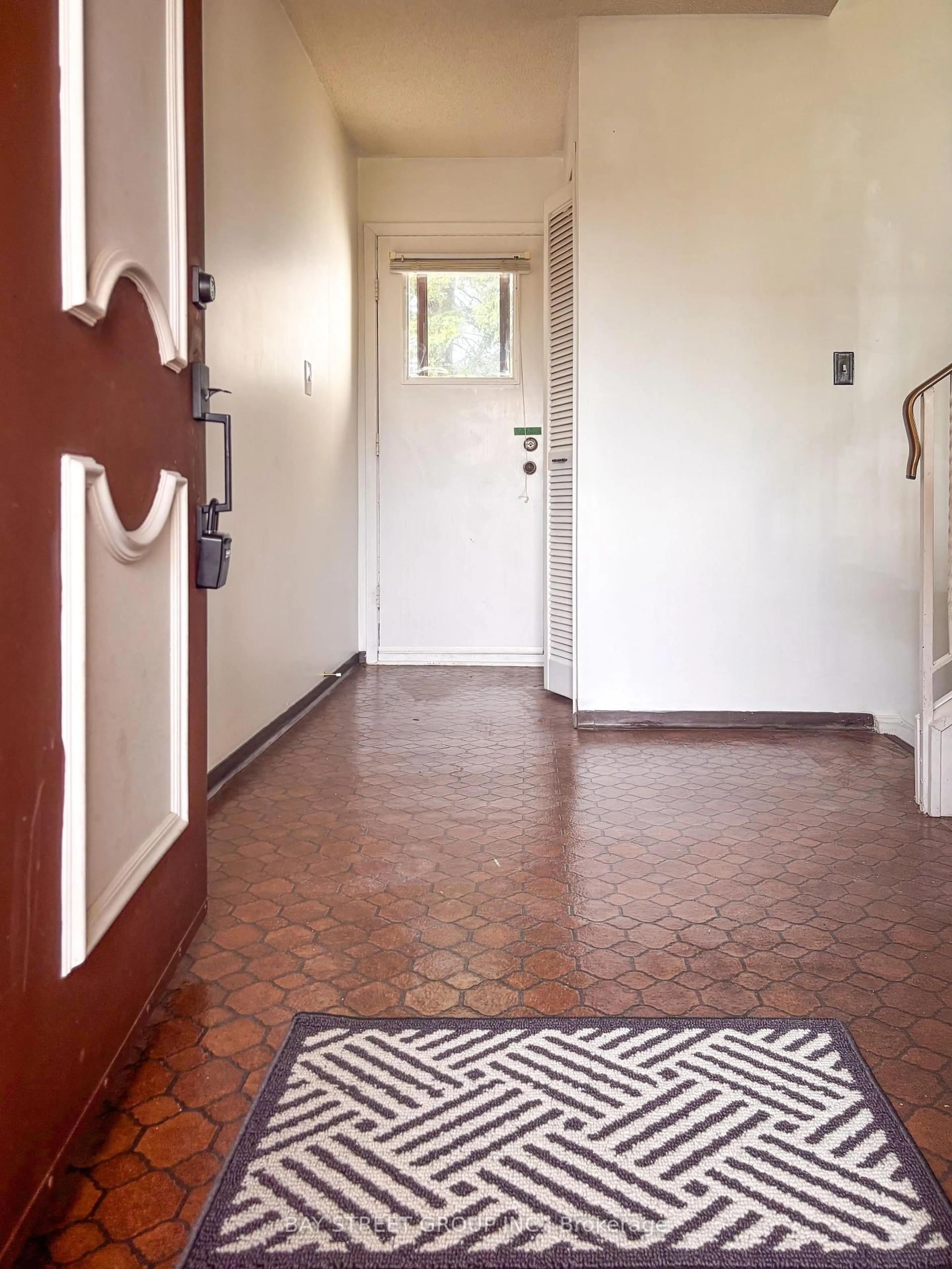 Indoor entryway for 1688 Lamothe St, Greater Sudbury Ontario P3A 2K1