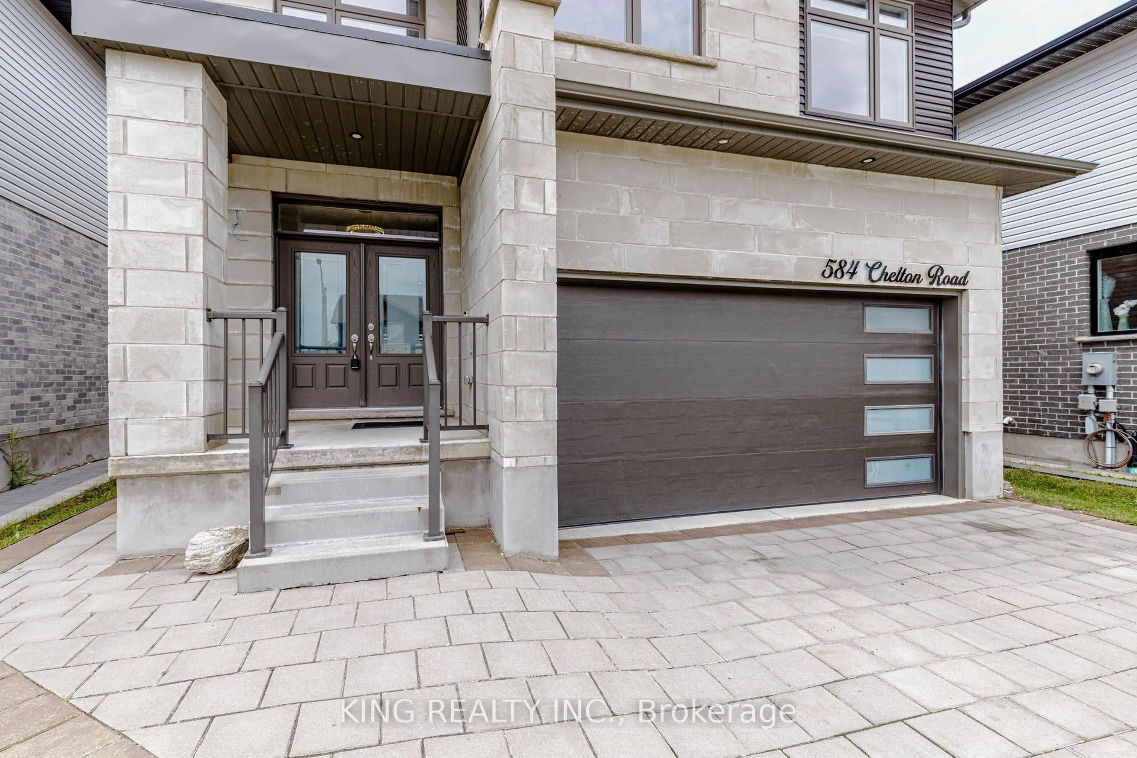 Indoor entryway for 584 Chelton Rd, London South Ontario N6M 0H7