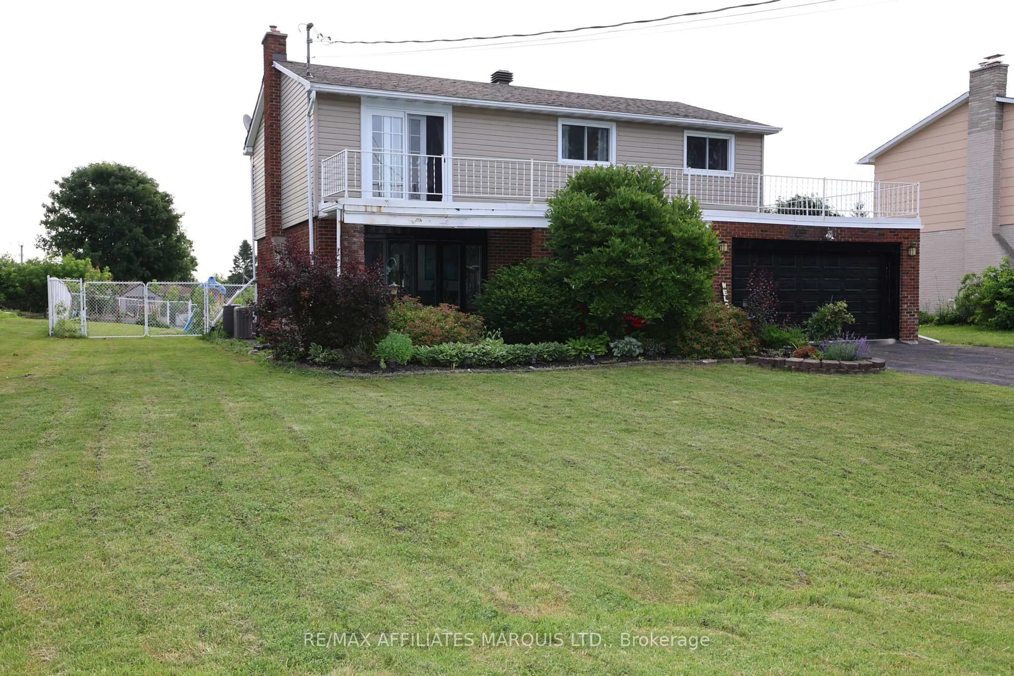 A pic from outside/outdoor area/front of a property/back of a property/a pic from drone, street for 3453 Bruce St, South Stormont Ontario K6K 1M8