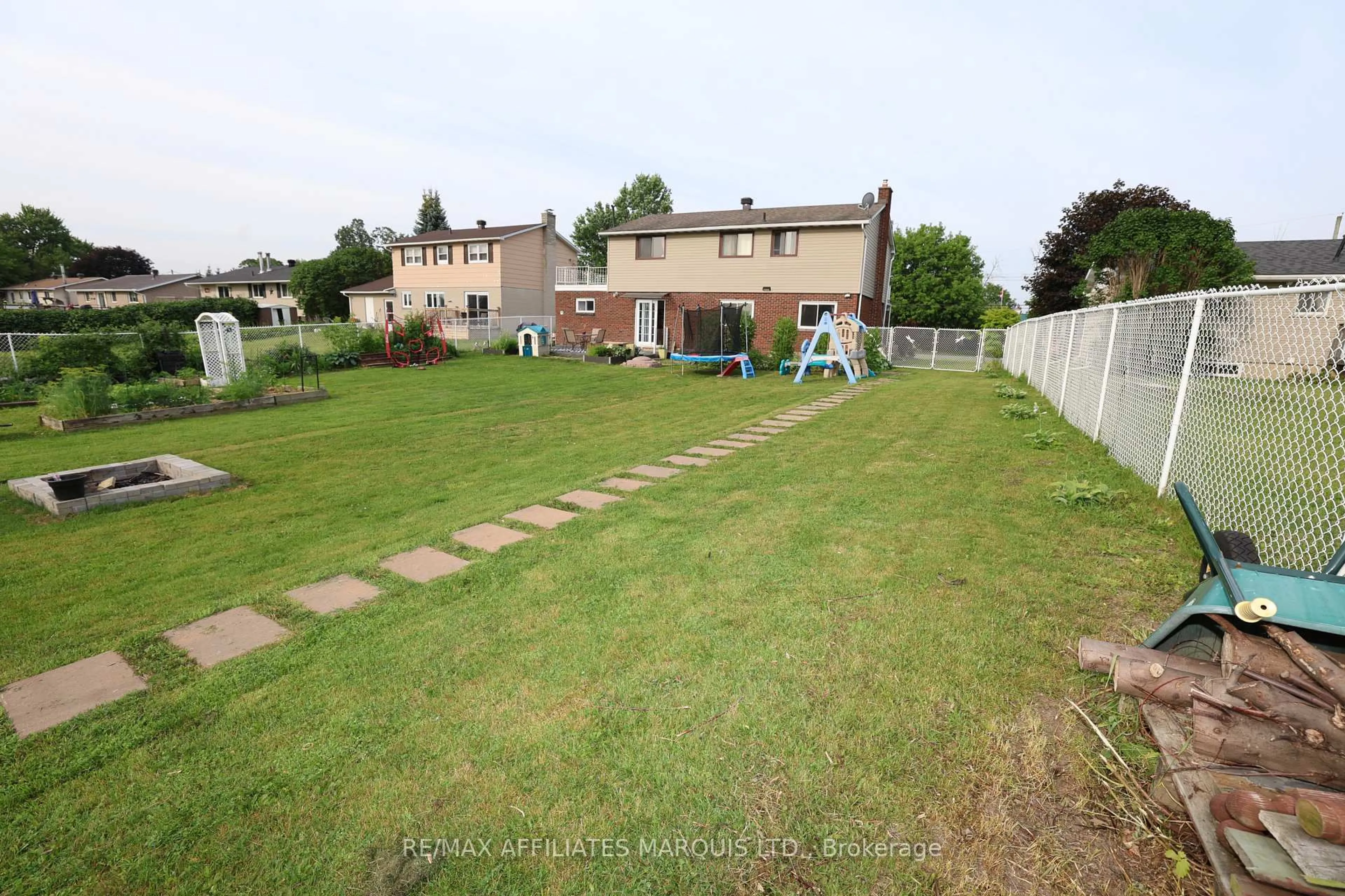 A pic from outside/outdoor area/front of a property/back of a property/a pic from drone, unknown for 3453 Bruce St, South Stormont Ontario K6K 1M8
