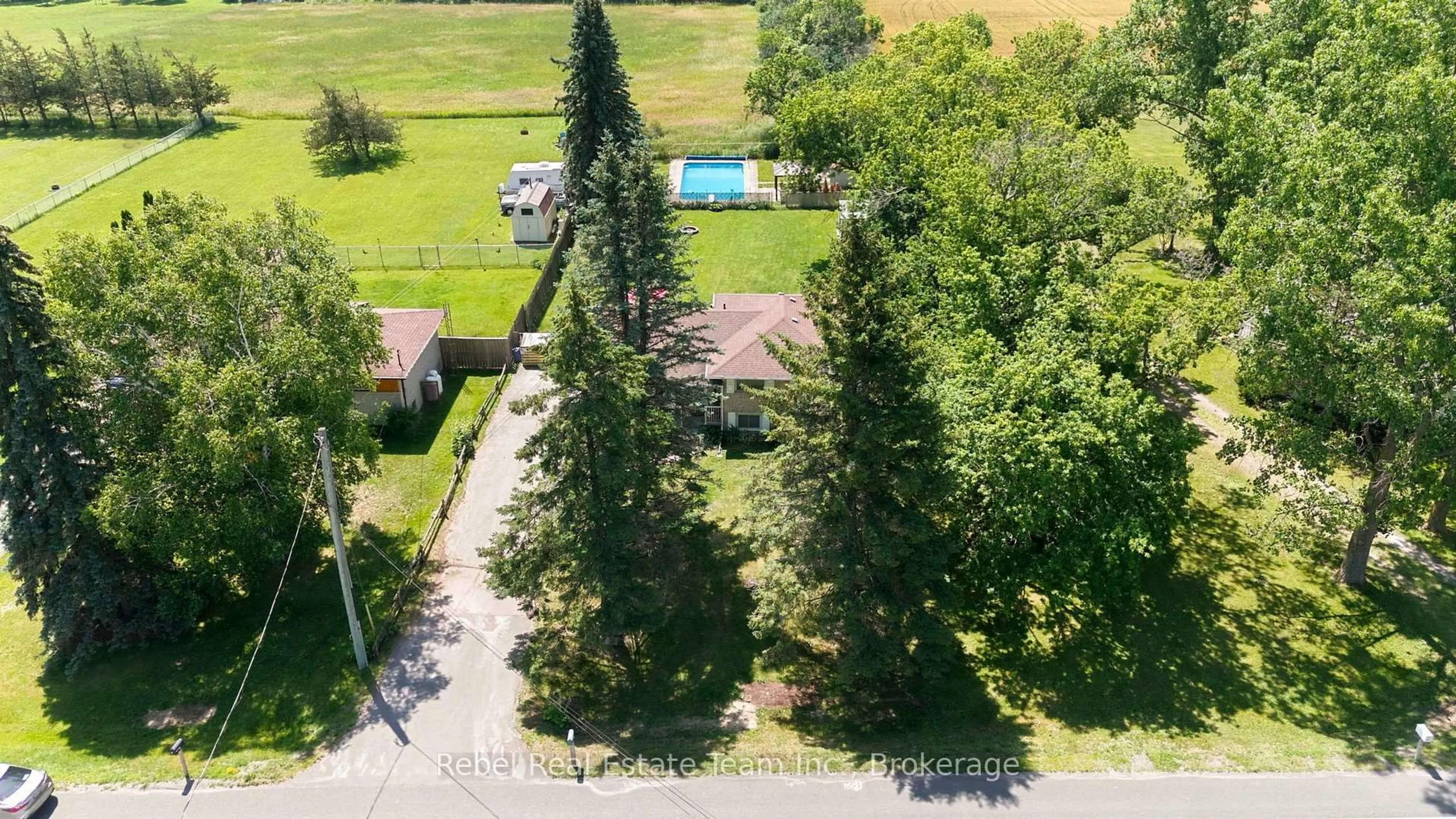 A pic from outside/outdoor area/front of a property/back of a property/a pic from drone, unknown for 615 HAMILTON Rd, Belleville Ontario K8N 4Z5
