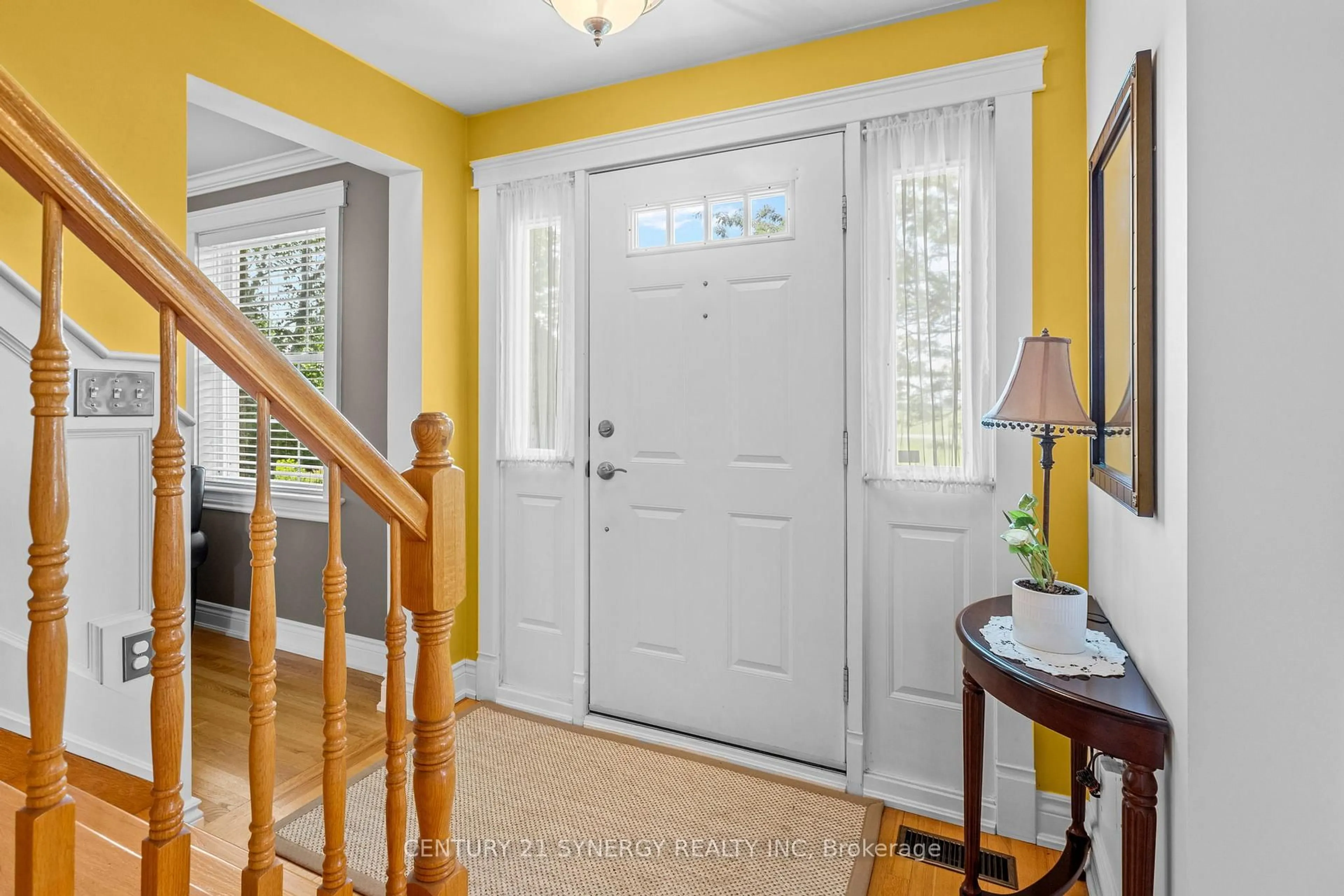 Indoor entryway for 183 Hamilton Rd, Russell Ontario K4R 1E5