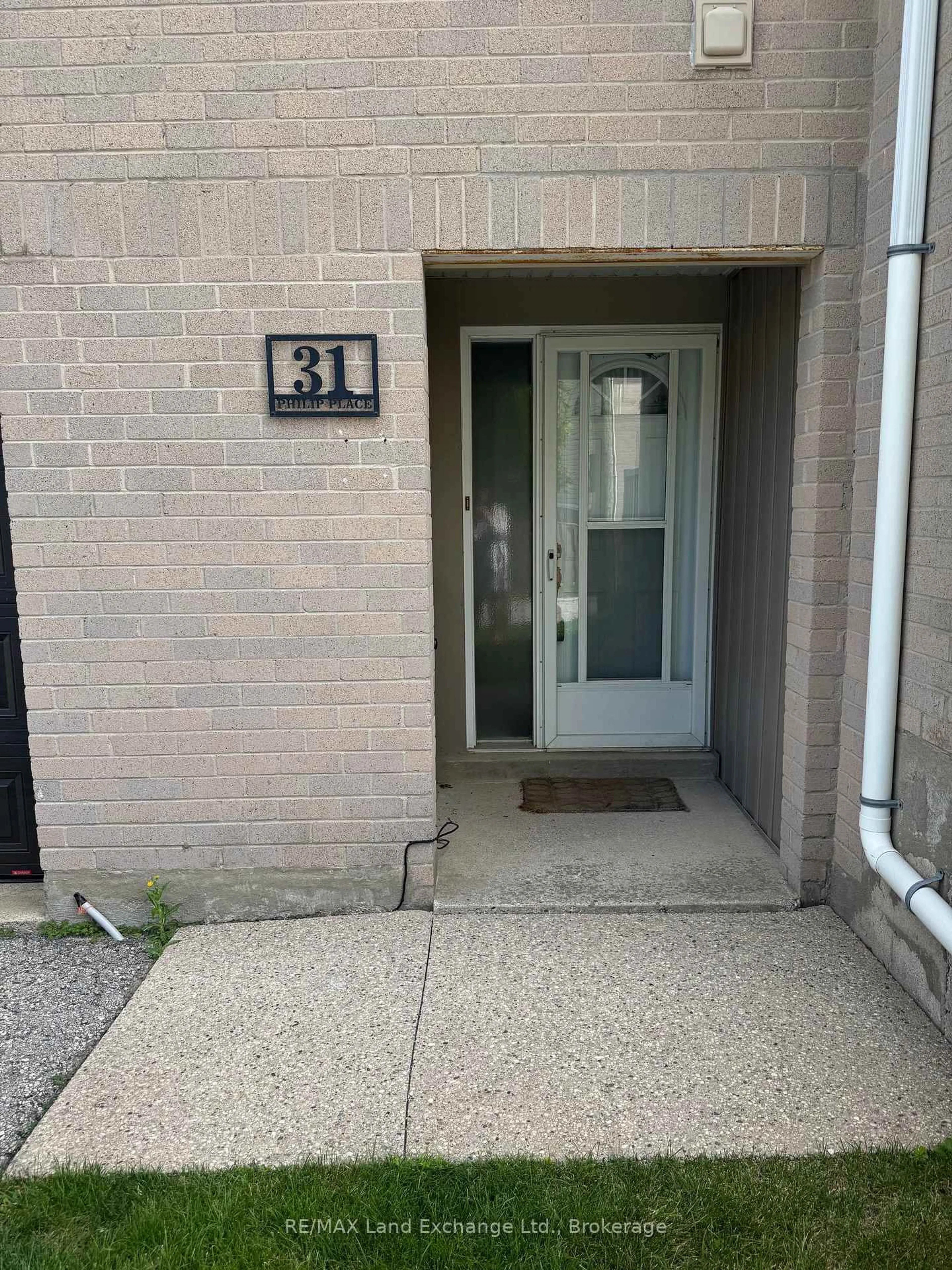 Indoor entryway for 31 Philip Pl #31, Kincardine Ontario N2Z 2E7
