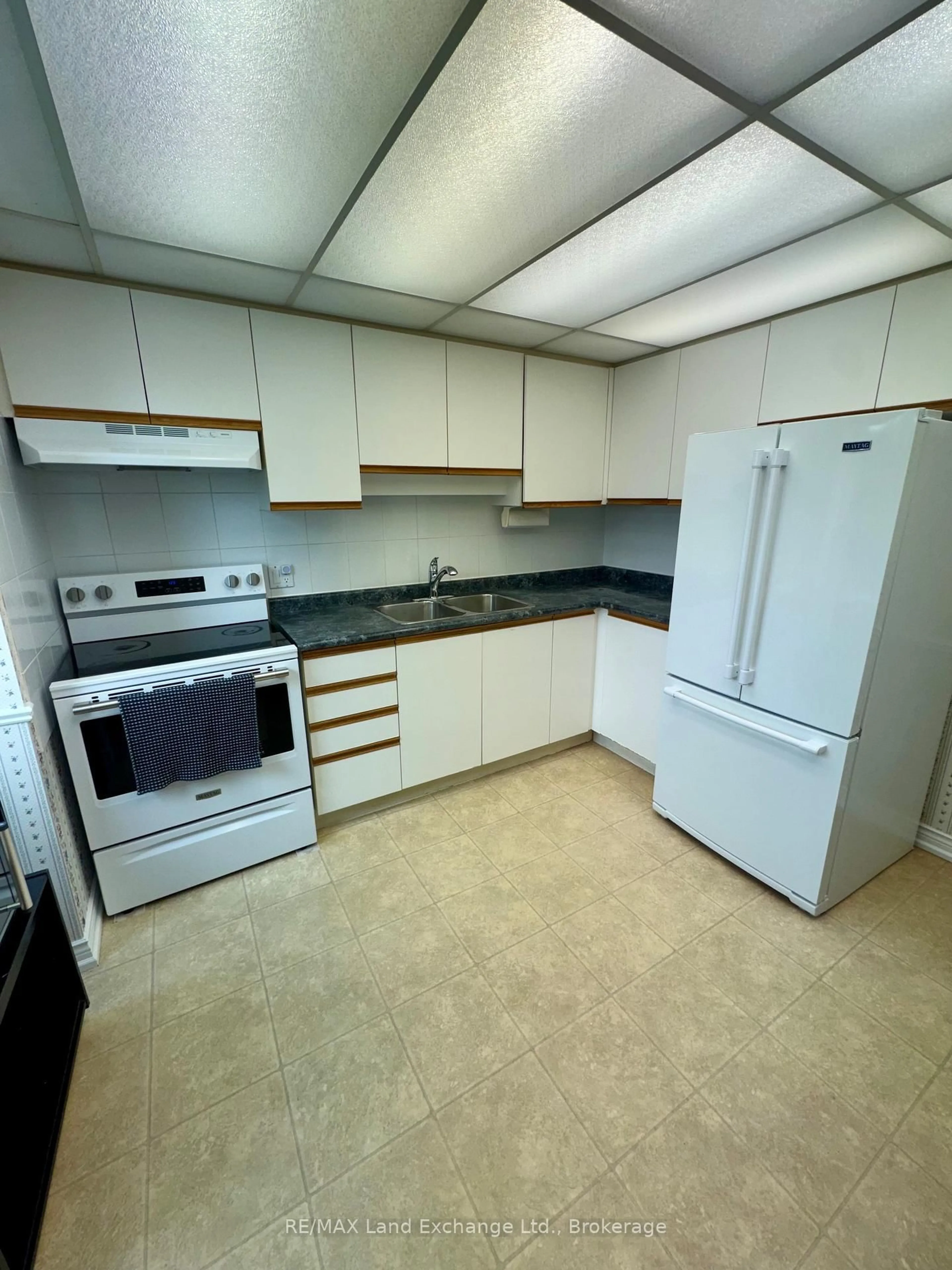 Standard kitchen, unknown for 31 Philip Pl #31, Kincardine Ontario N2Z 2E7