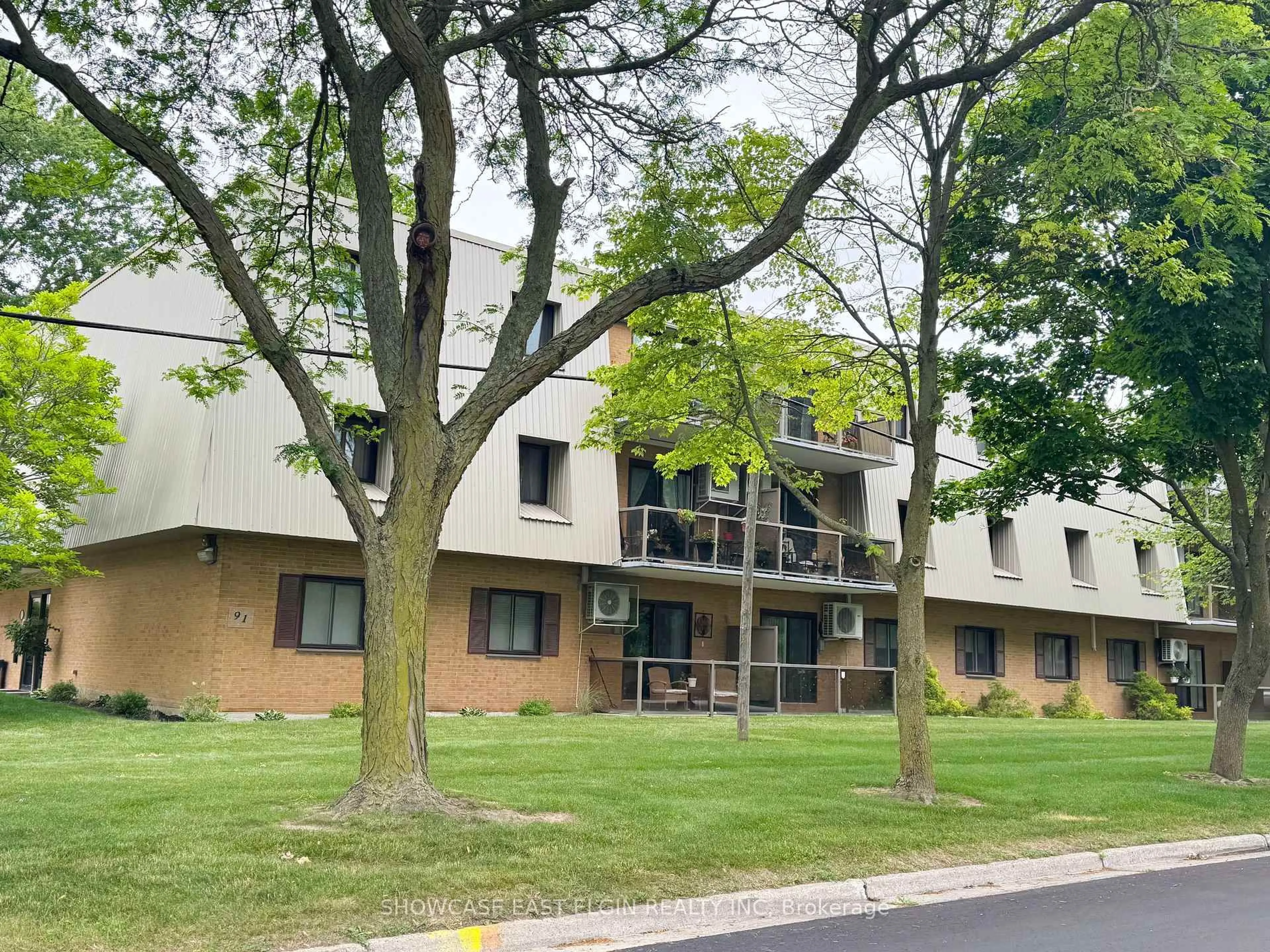 A pic from outside/outdoor area/front of a property/back of a property/a pic from drone, building for 91 Spruce St #201, Aylmer Ontario N5H 1B4