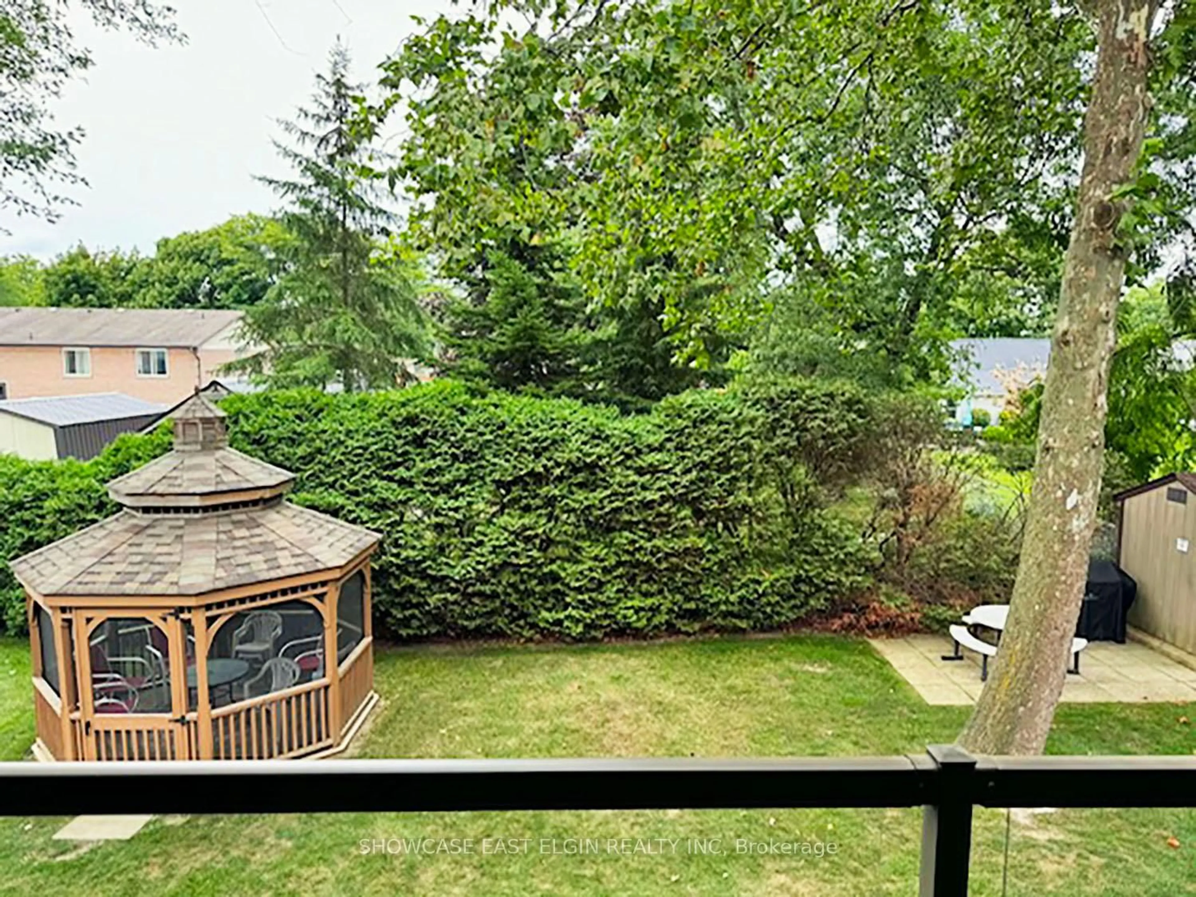 A pic from outside/outdoor area/front of a property/back of a property/a pic from drone, water/lake/river/ocean view for 91 Spruce St #201, Aylmer Ontario N5H 1B4