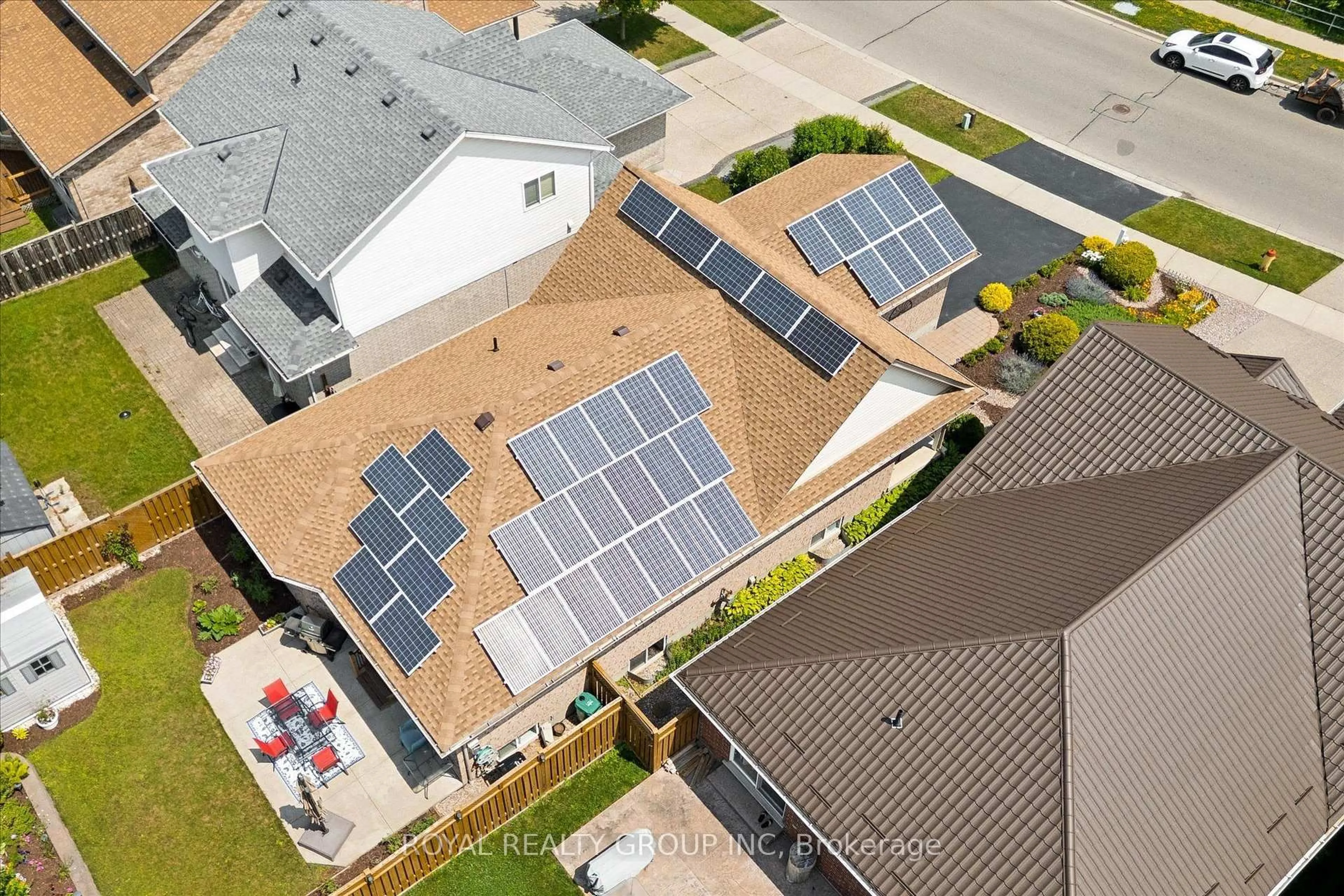 A pic from outside/outdoor area/front of a property/back of a property/a pic from drone, street for 244 Fallowfield Dr, Kitchener Ontario N2C 2T7