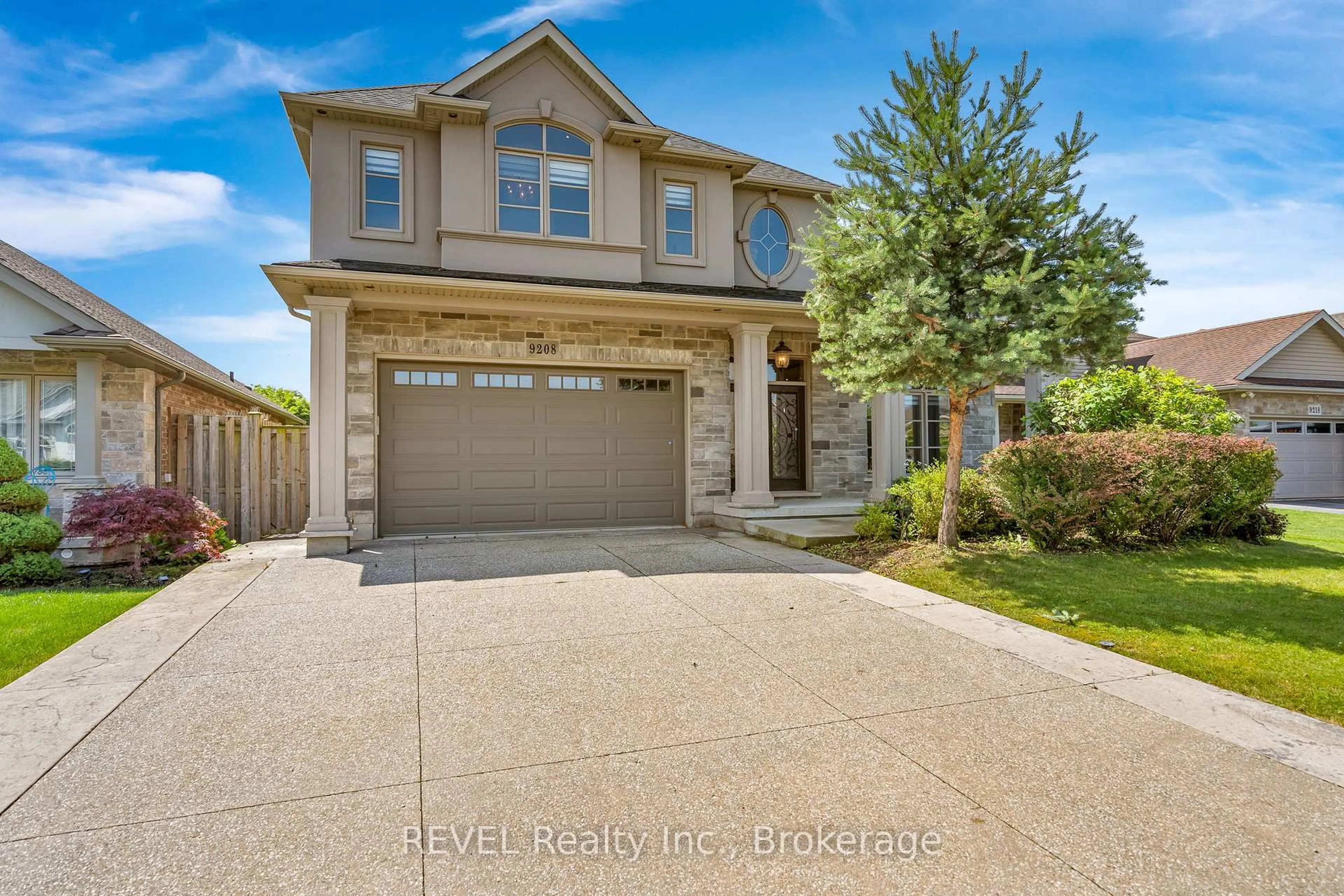 Home with brick exterior material, street for 9208 Hendershot Blvd, Niagara Falls Ontario L2H 0E3