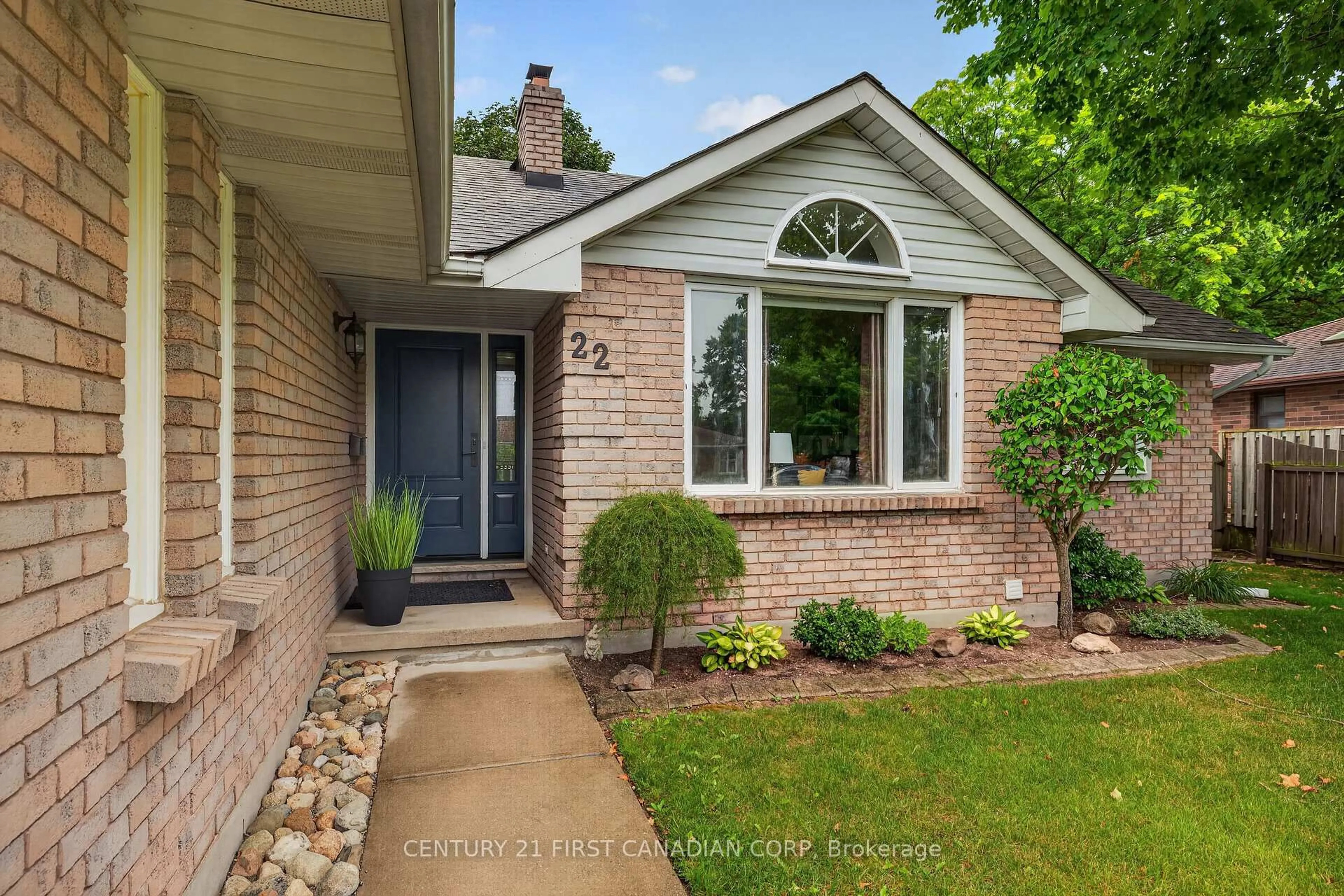 Home with brick exterior material, street for 22 Heritage Crt, Strathroy-Caradoc Ontario N7G 3Y6