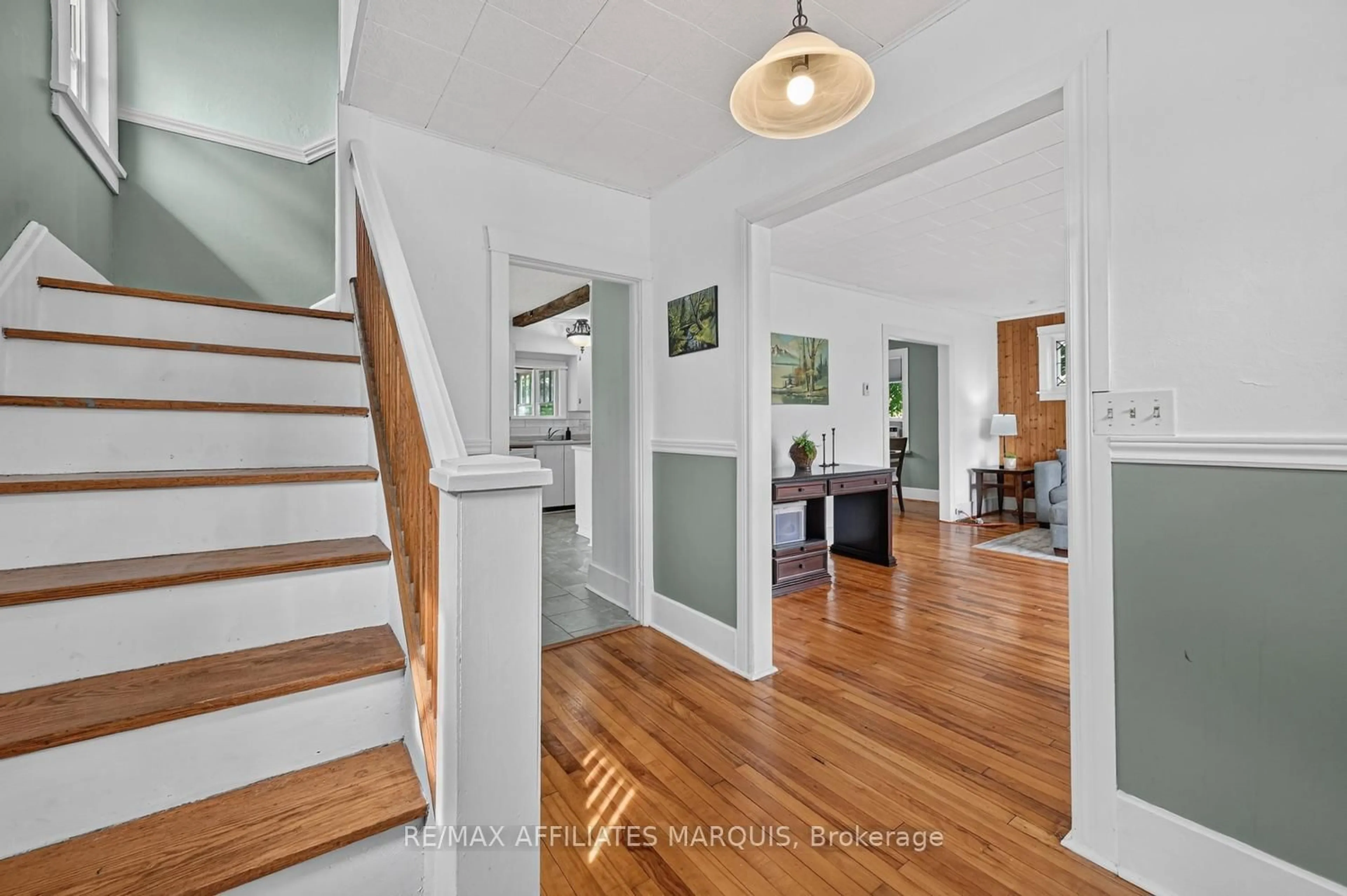 Indoor entryway for 53 Smiths Falls Ave, Smiths Falls Ontario K7A 3B2