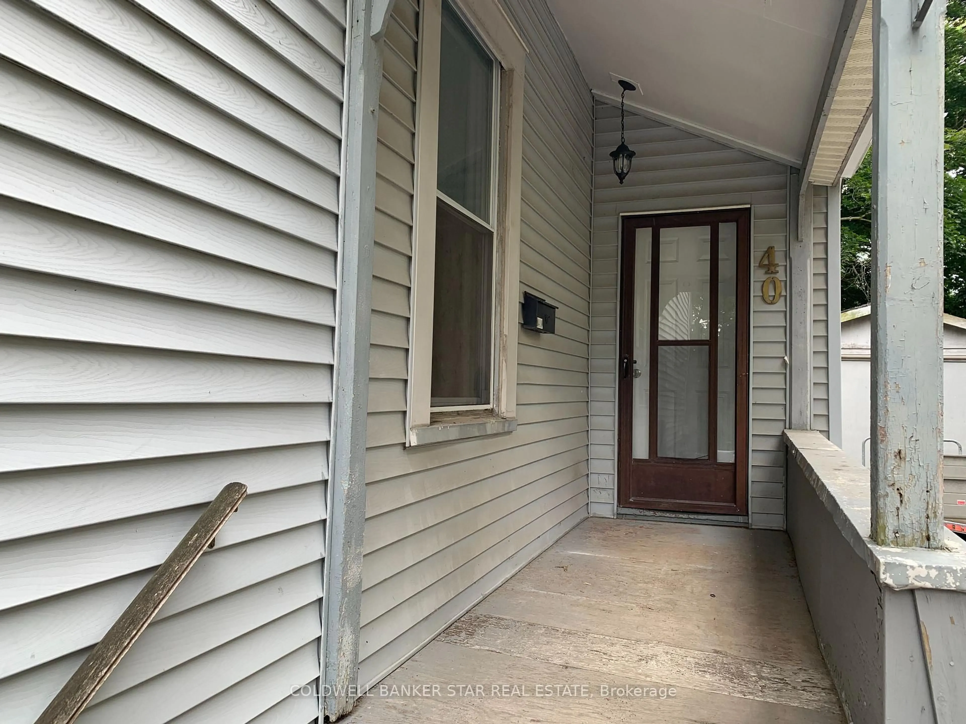 Unknown for 40 Barnes St, St. Thomas Ontario N5R 2V5