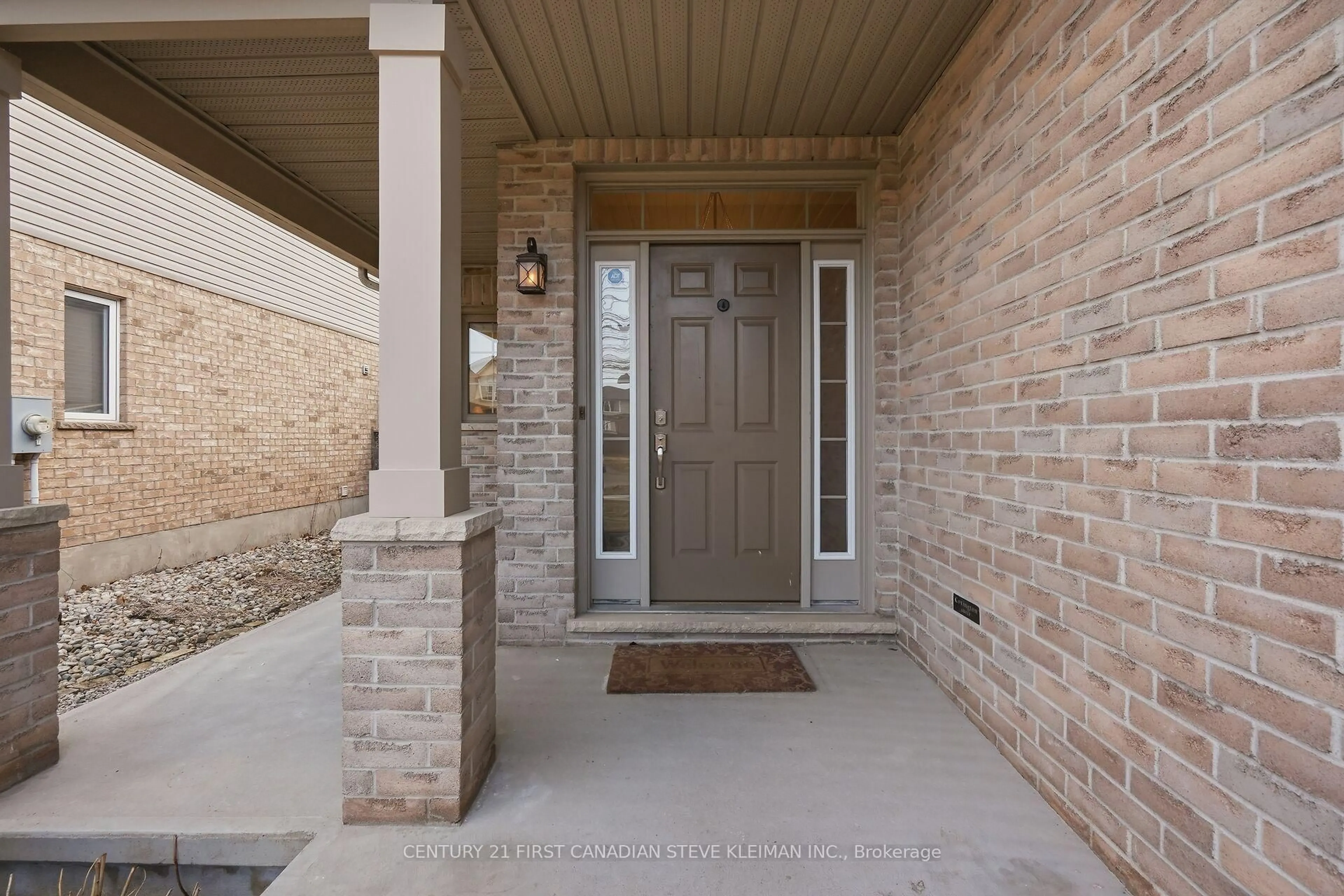 Indoor entryway for 879 Garibaldi Ave, London North Ontario N5X 4J6