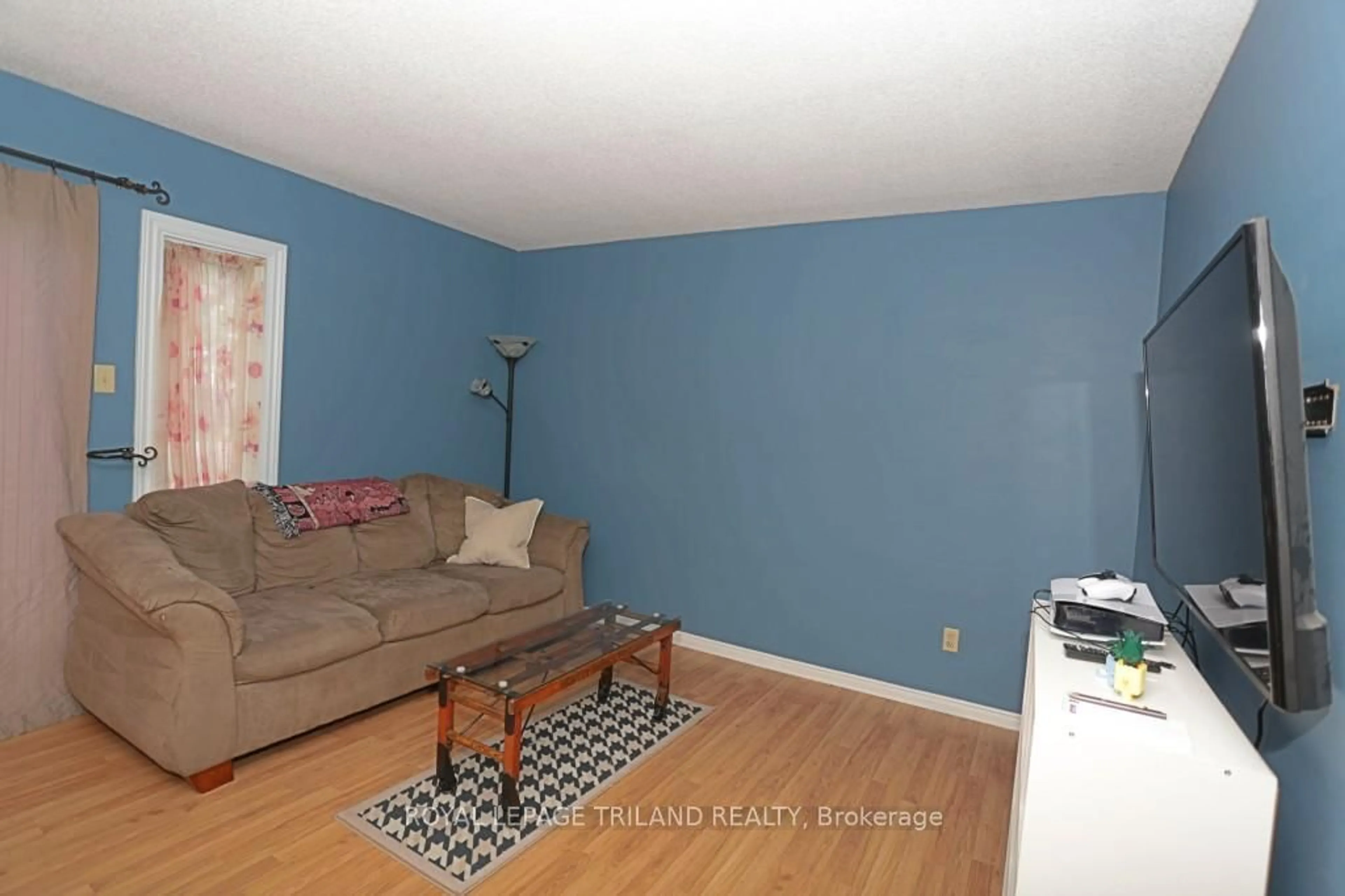A pic of a room for 131 Bonaventure Dr #2, London East Ontario N5V 4H8