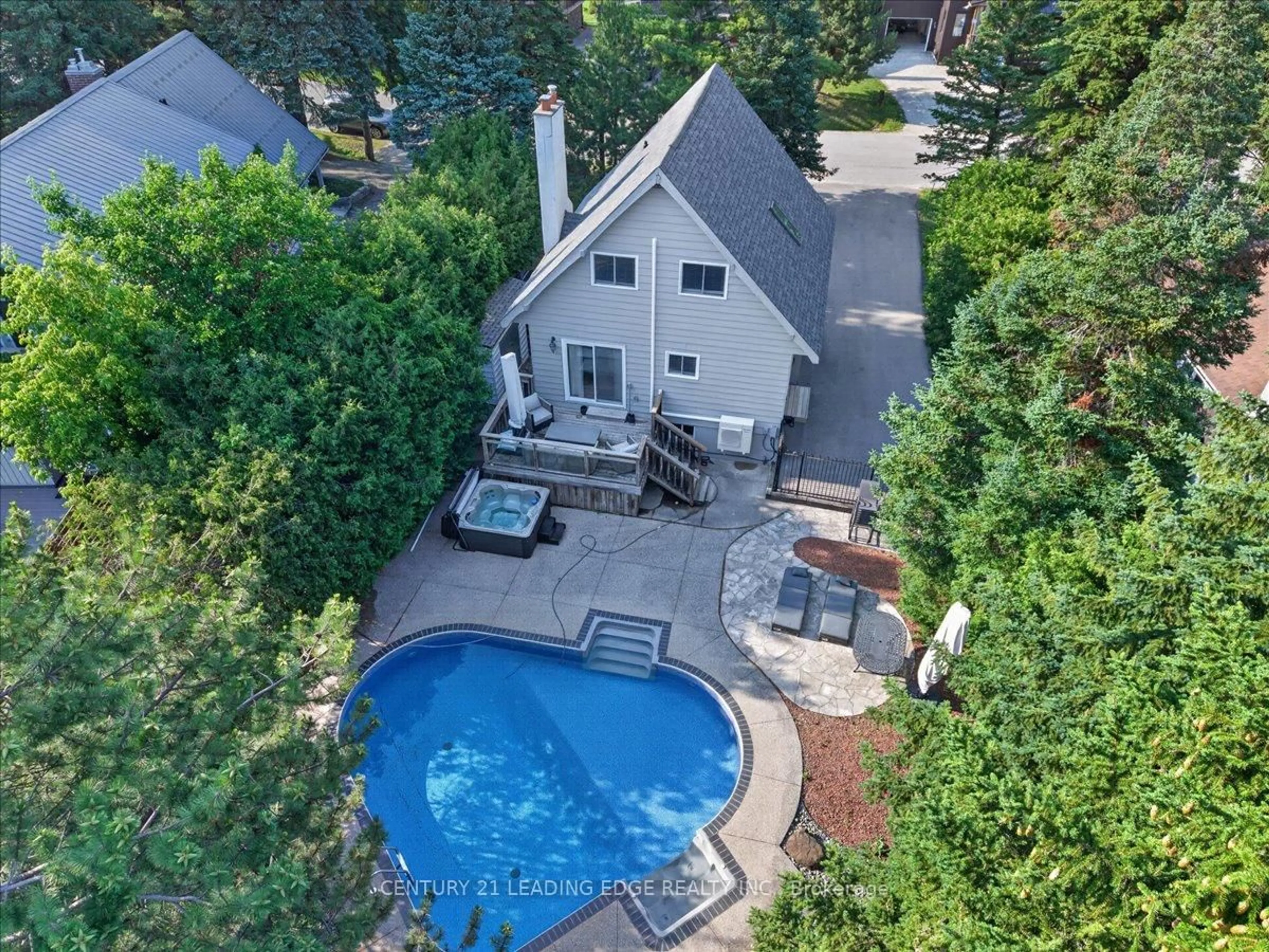A pic from outside/outdoor area/front of a property/back of a property/a pic from drone, water/lake/river/ocean view for 143 Campbell Cres, Blue Mountains Ontario L9Y 0P9