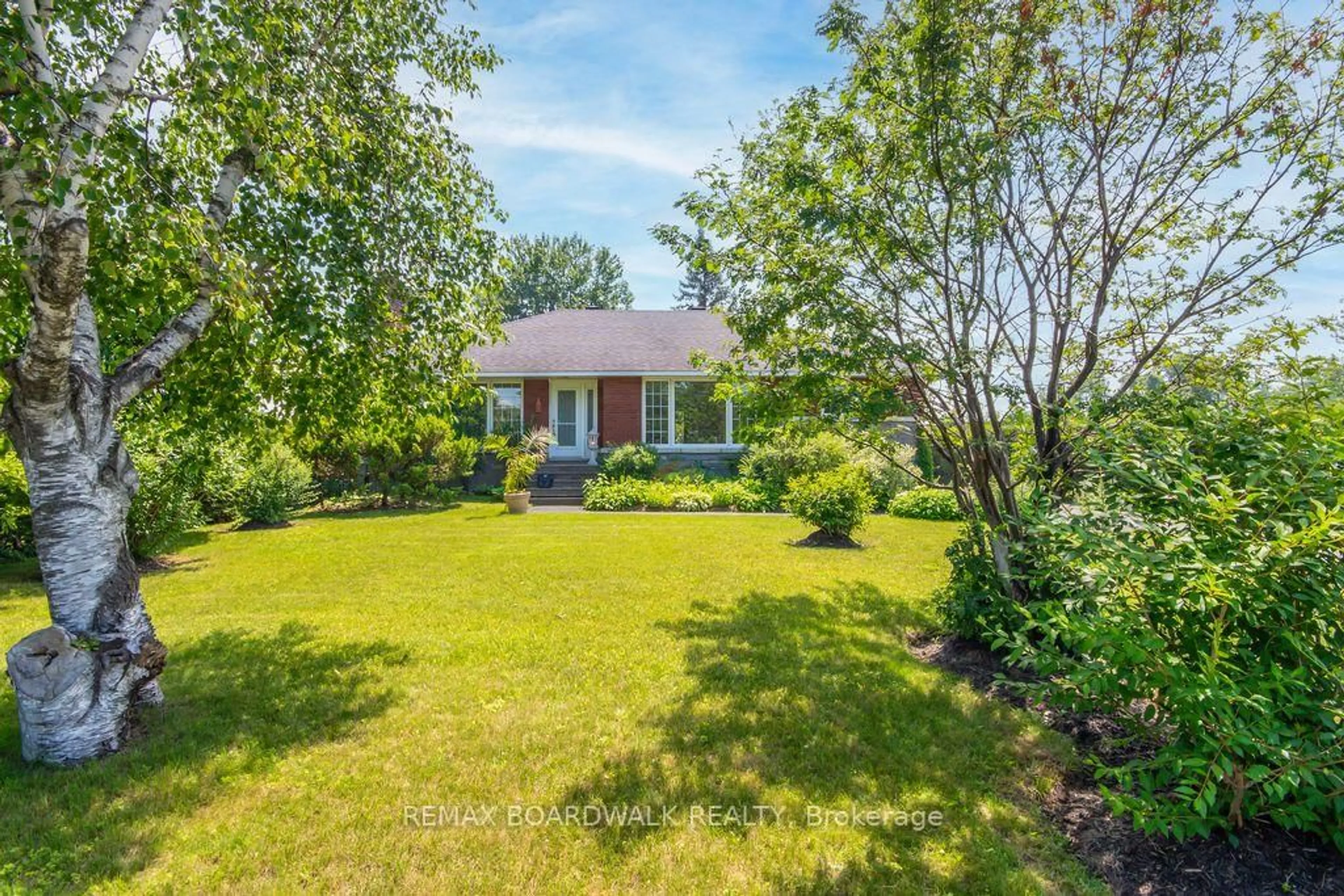 A pic from outside/outdoor area/front of a property/back of a property/a pic from drone, unknown for 3654 Navan Rd, Ottawa Ontario K4B 1H9