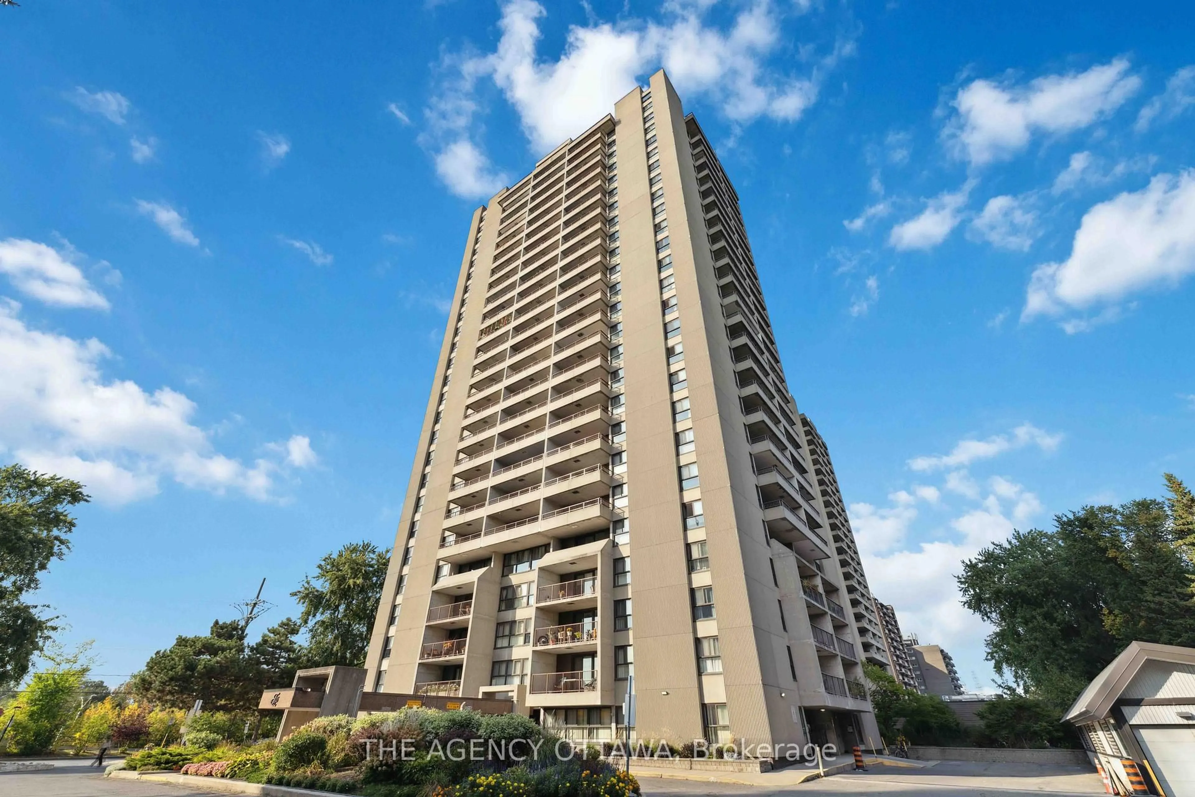A pic from outside/outdoor area/front of a property/back of a property/a pic from drone, building for 1785 Frobisher Lane #703, Ottawa Ontario K1G 3T7