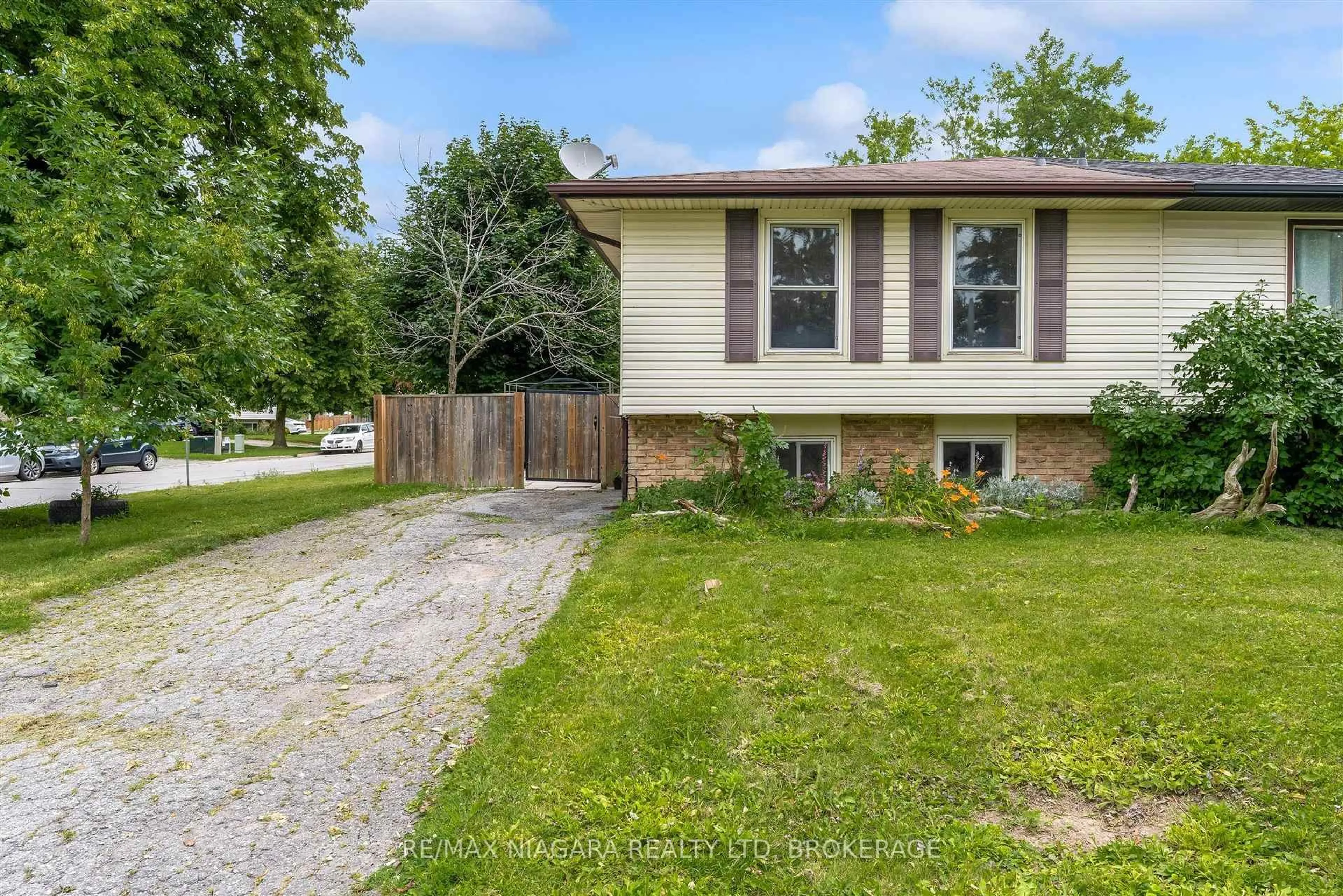 Unknown for 2 BALDWIN Cres, Thorold Ontario L2V 4H5