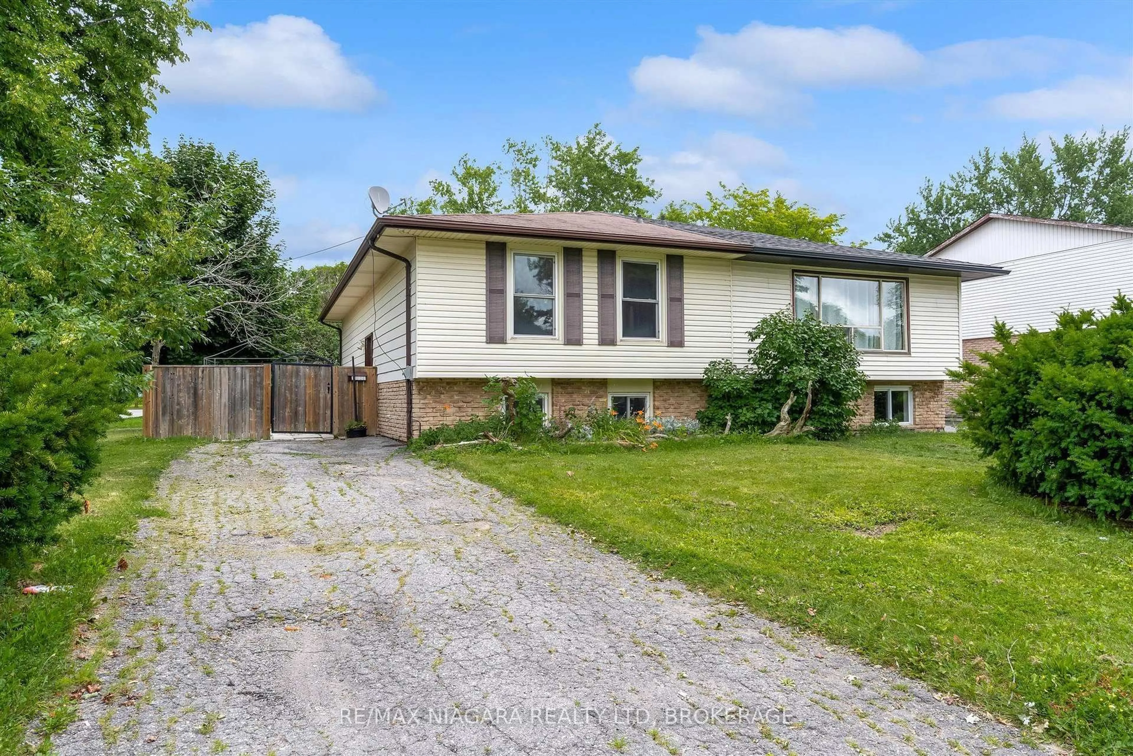 Unknown for 2 BALDWIN Cres, Thorold Ontario L2V 4H5