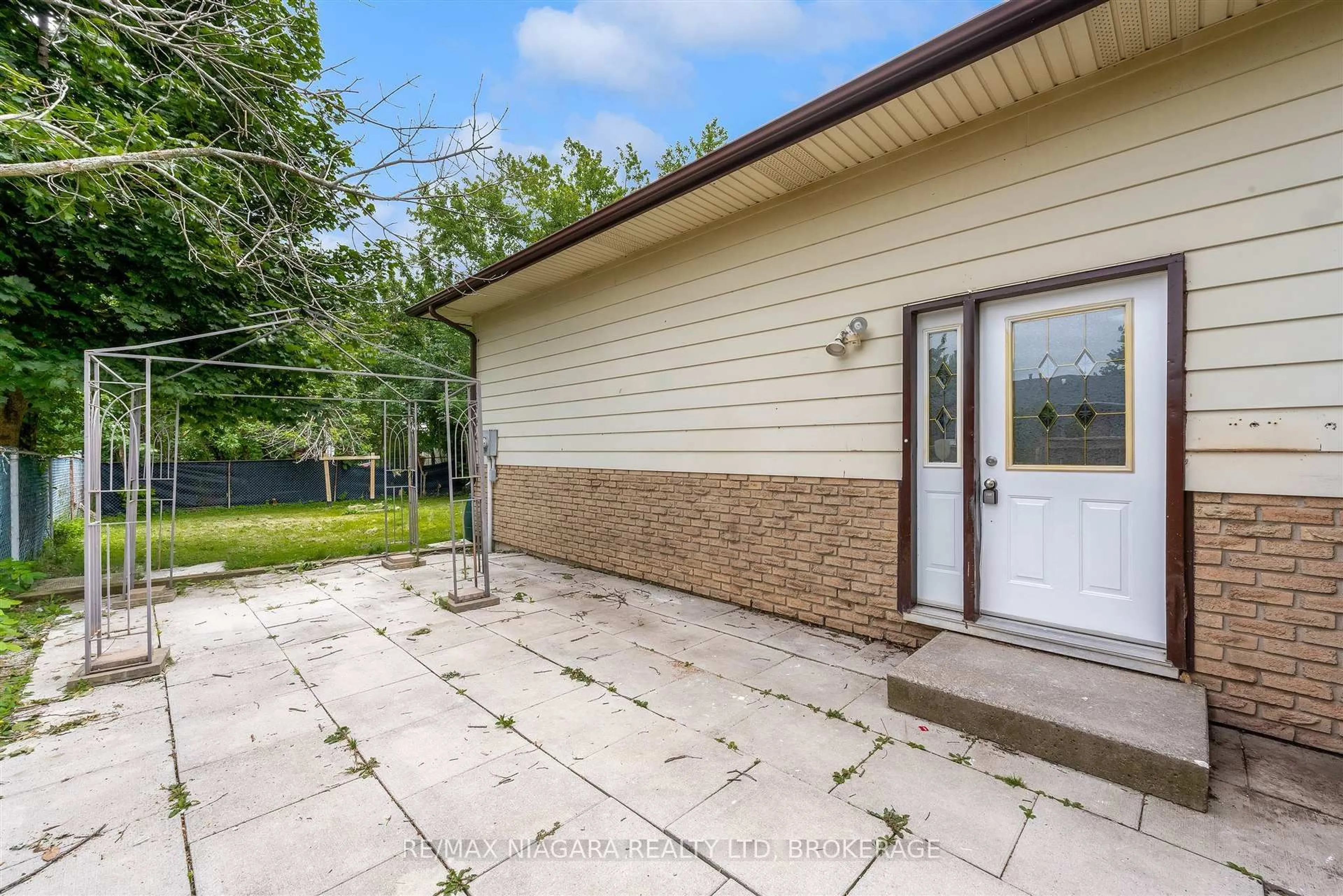 Unknown for 2 BALDWIN Cres, Thorold Ontario L2V 4H5