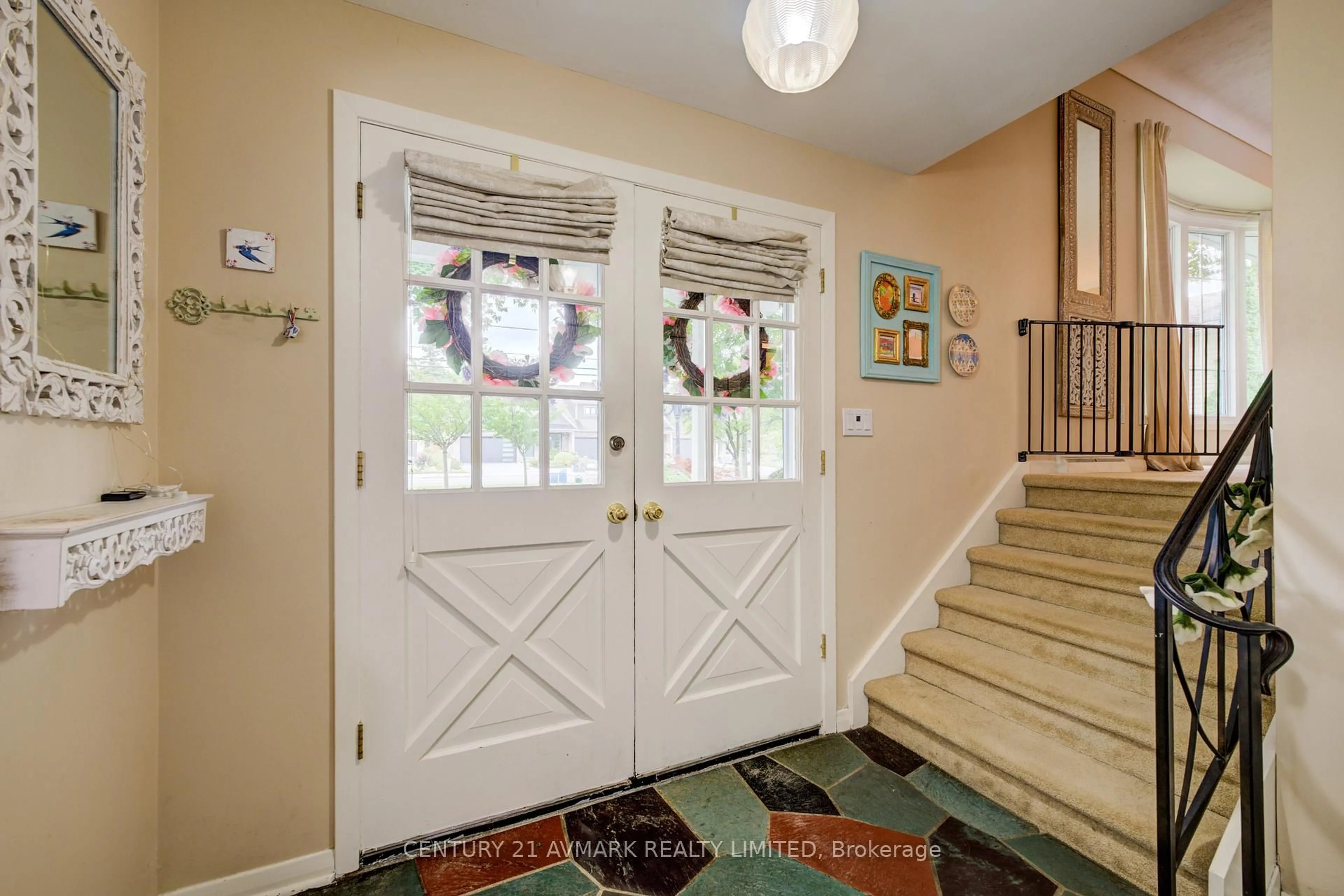 Indoor entryway for 163 Lakeshore Rd, St. Catharines Ontario L2N 2V2