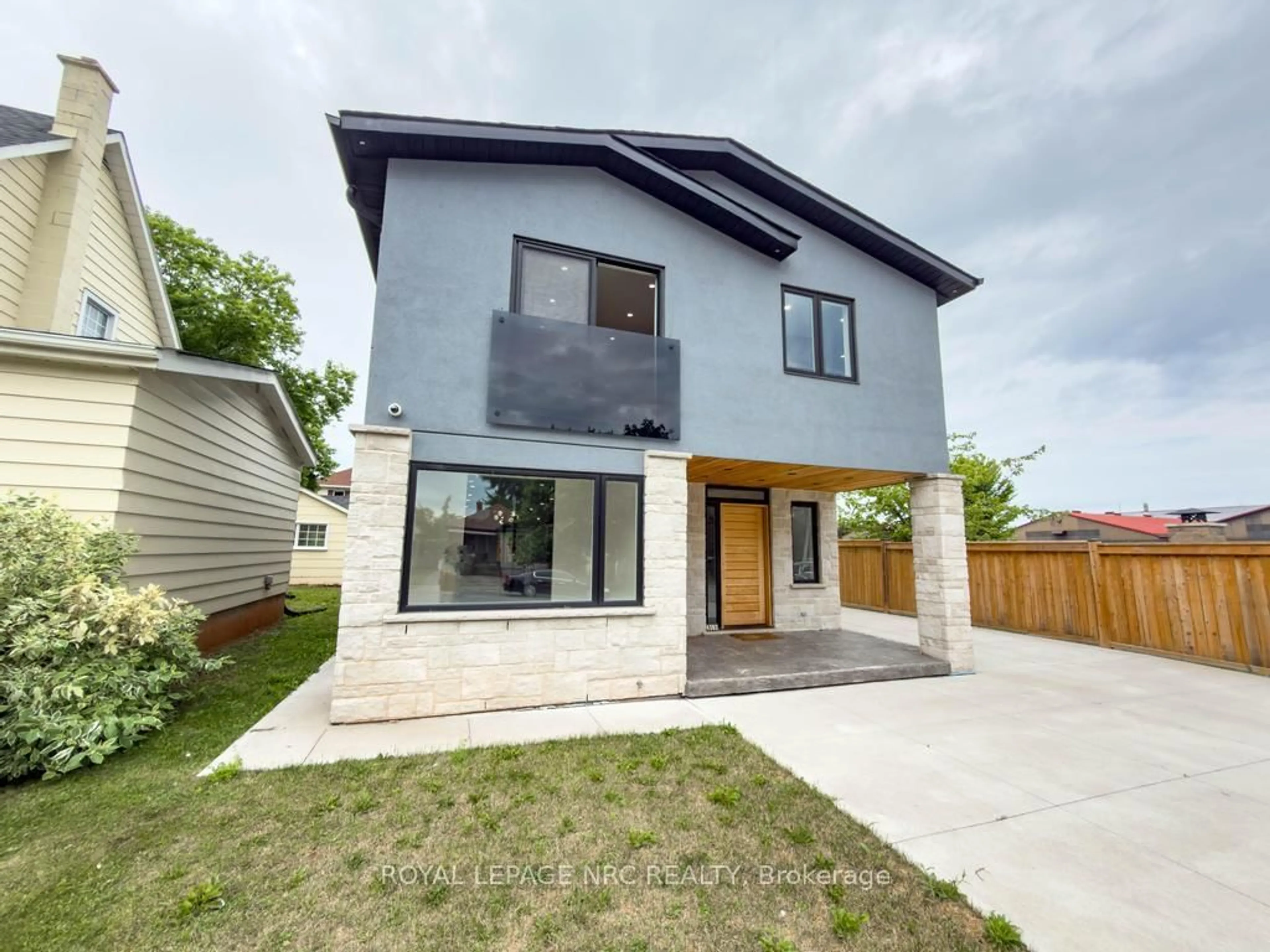 Home with brick exterior material, street for 4392 Ontario St, Lincoln Ontario L0R 1B0