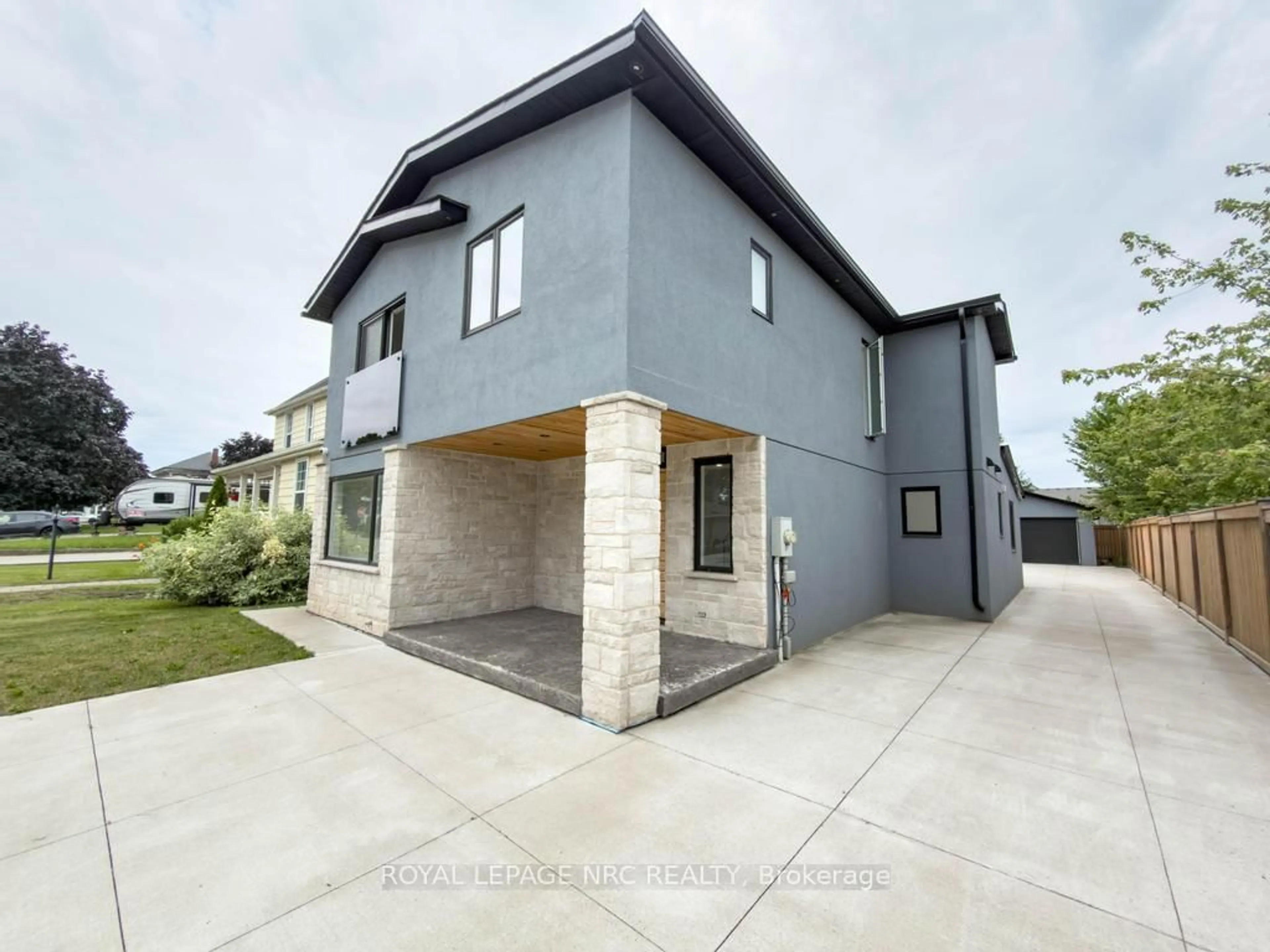 Home with brick exterior material, street for 4392 Ontario St, Lincoln Ontario L0R 1B0