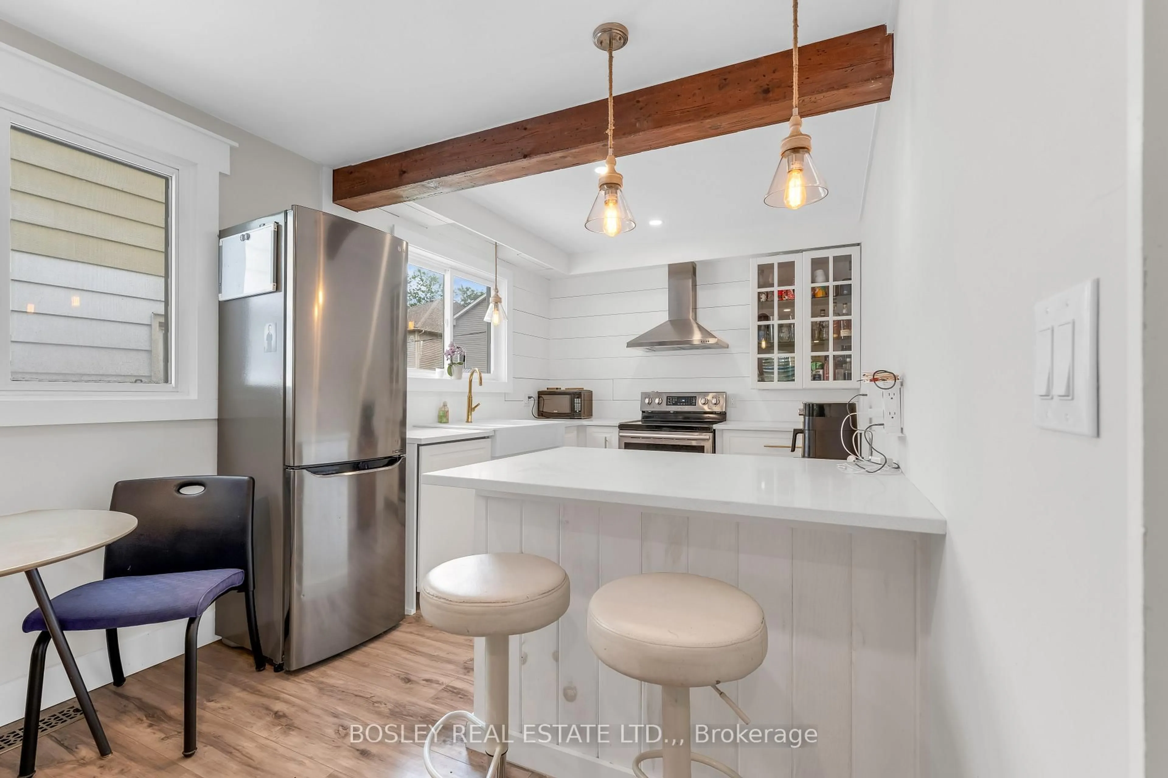 Open concept kitchen, unknown for 32 Grandview Dr, St. Catharines Ontario L2M 1A9