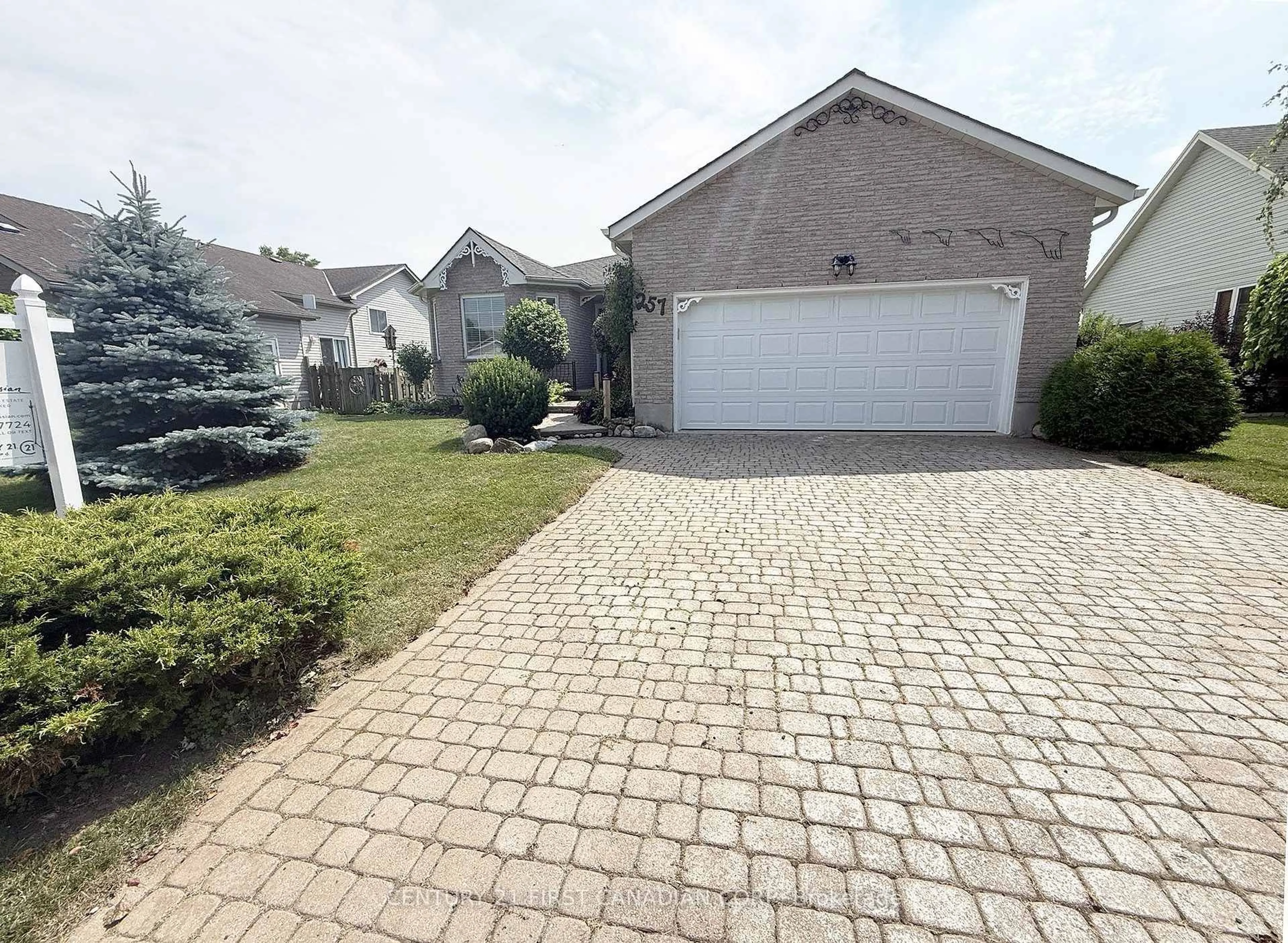 A pic from outside/outdoor area/front of a property/back of a property/a pic from drone, street for 257 Fennel St, Blandford-Blenheim Ontario N0J 1S0