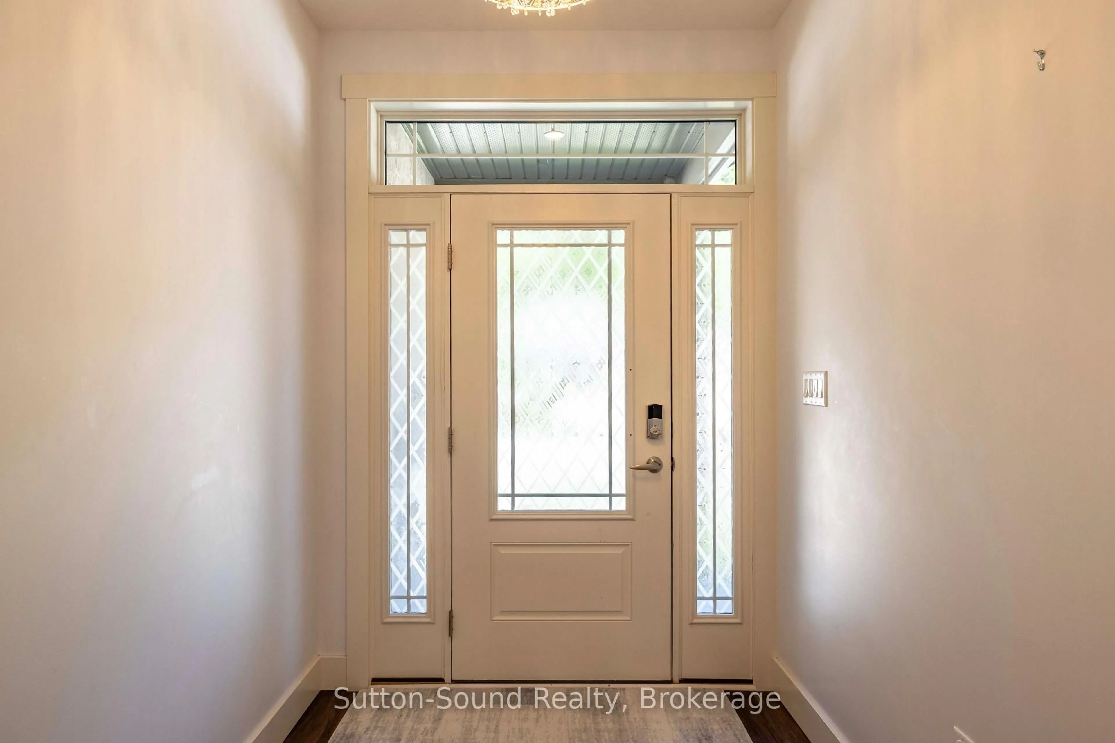 Indoor entryway for 315 6th Ave, Owen Sound Ontario N4K 6K7
