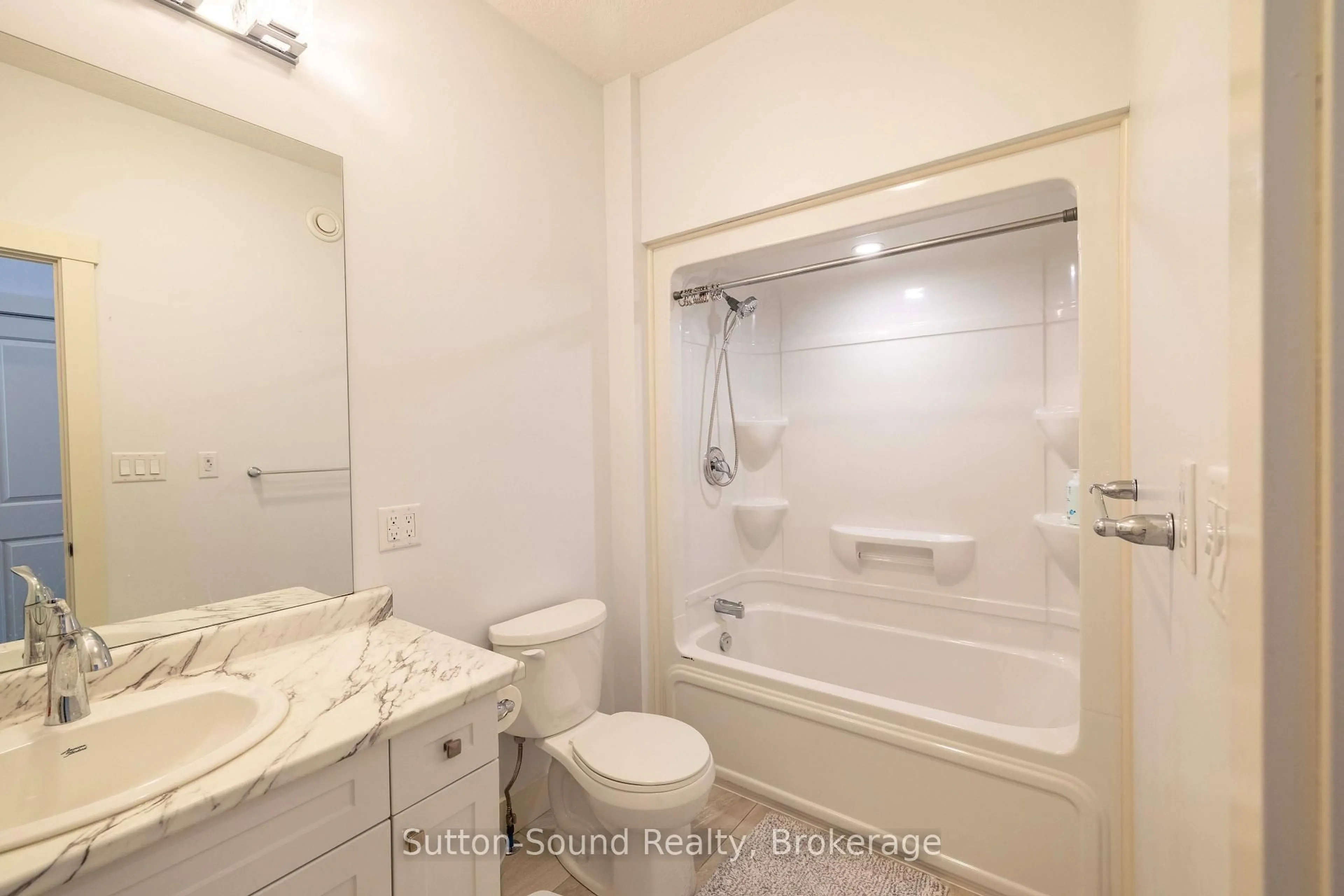 Standard bathroom, unknown for 315 6th Ave, Owen Sound Ontario N4K 6K7