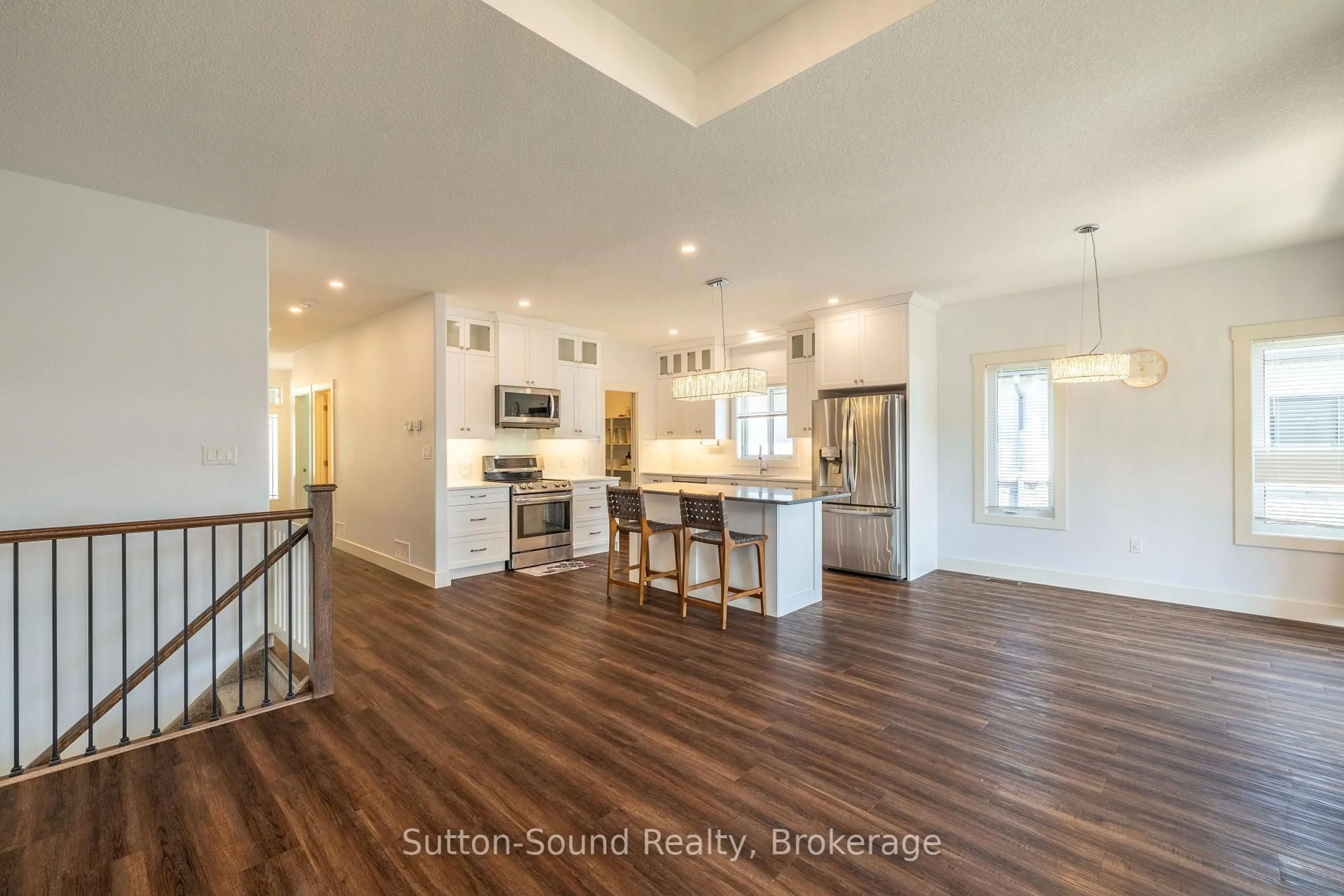 Open concept kitchen, unknown for 315 6th Ave, Owen Sound Ontario N4K 6K7