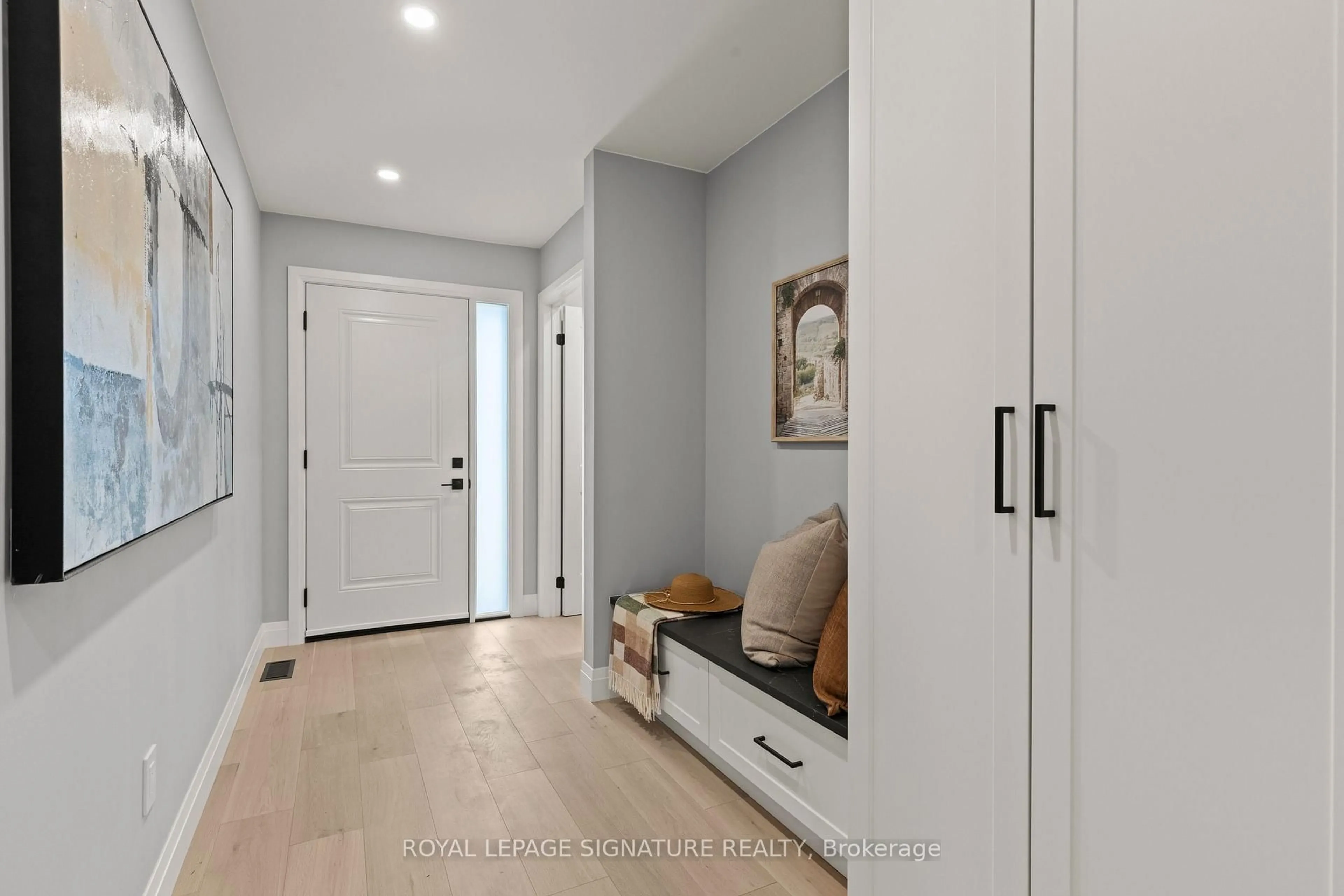 Indoor entryway for 141 King Edward St, Brant Ontario N3L 3E3
