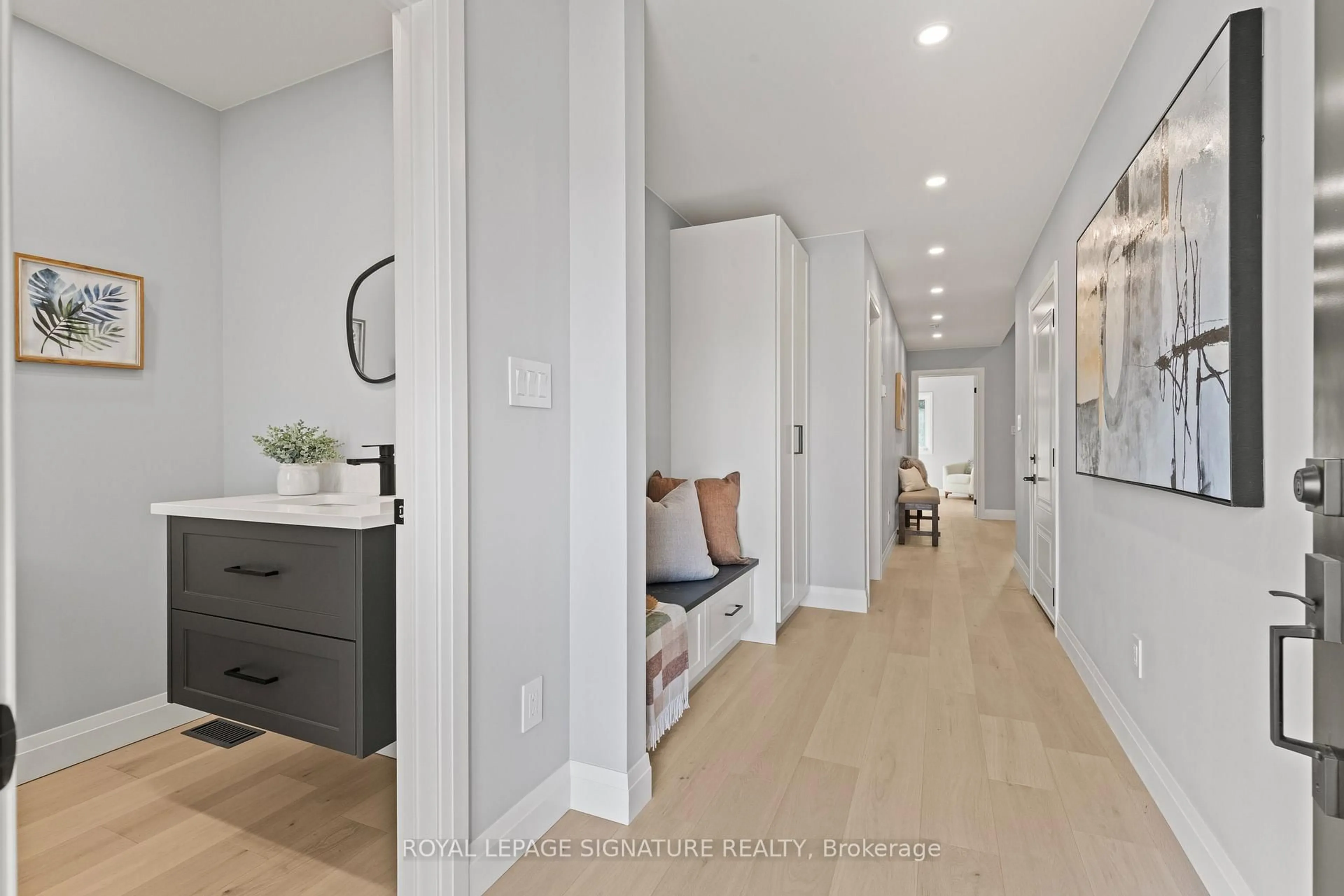 Indoor entryway for 141 King Edward St, Brant Ontario N3L 3E3