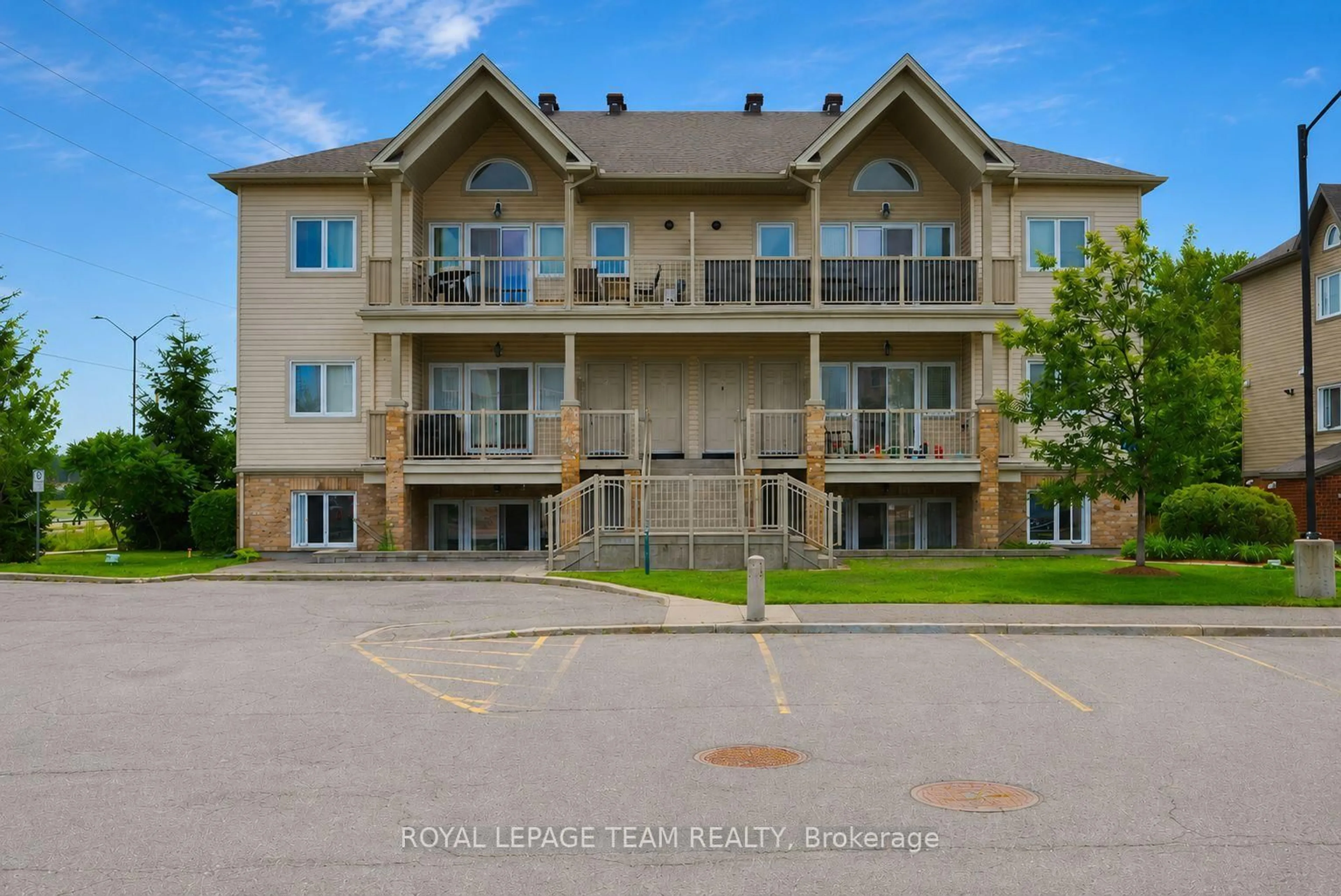 Unknown for 366 Wood Acres Grve #I, Ottawa Ontario K1T 0M7