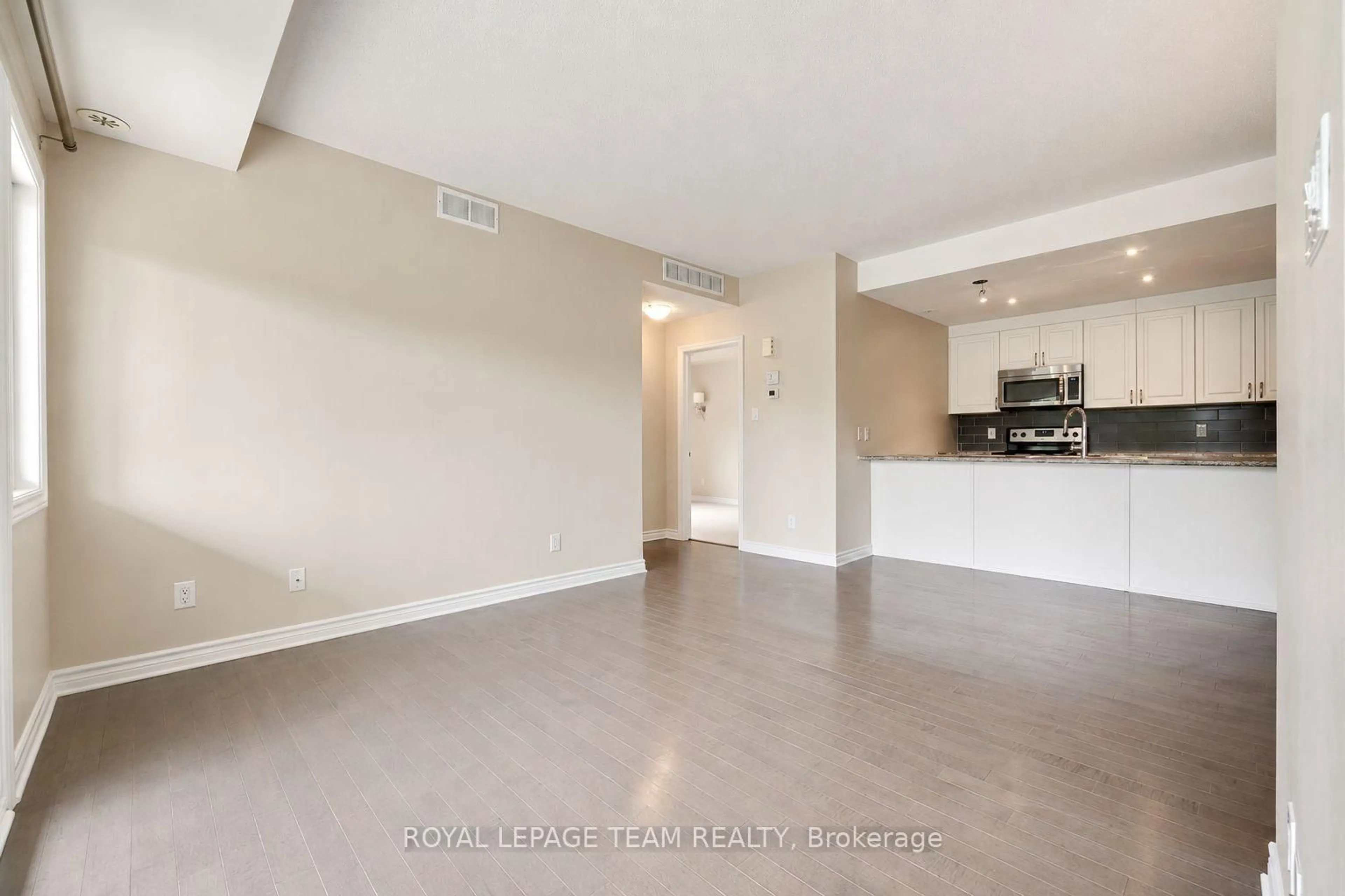 A pic of a room for 366 Wood Acres Grve #I, Ottawa Ontario K1T 0M7