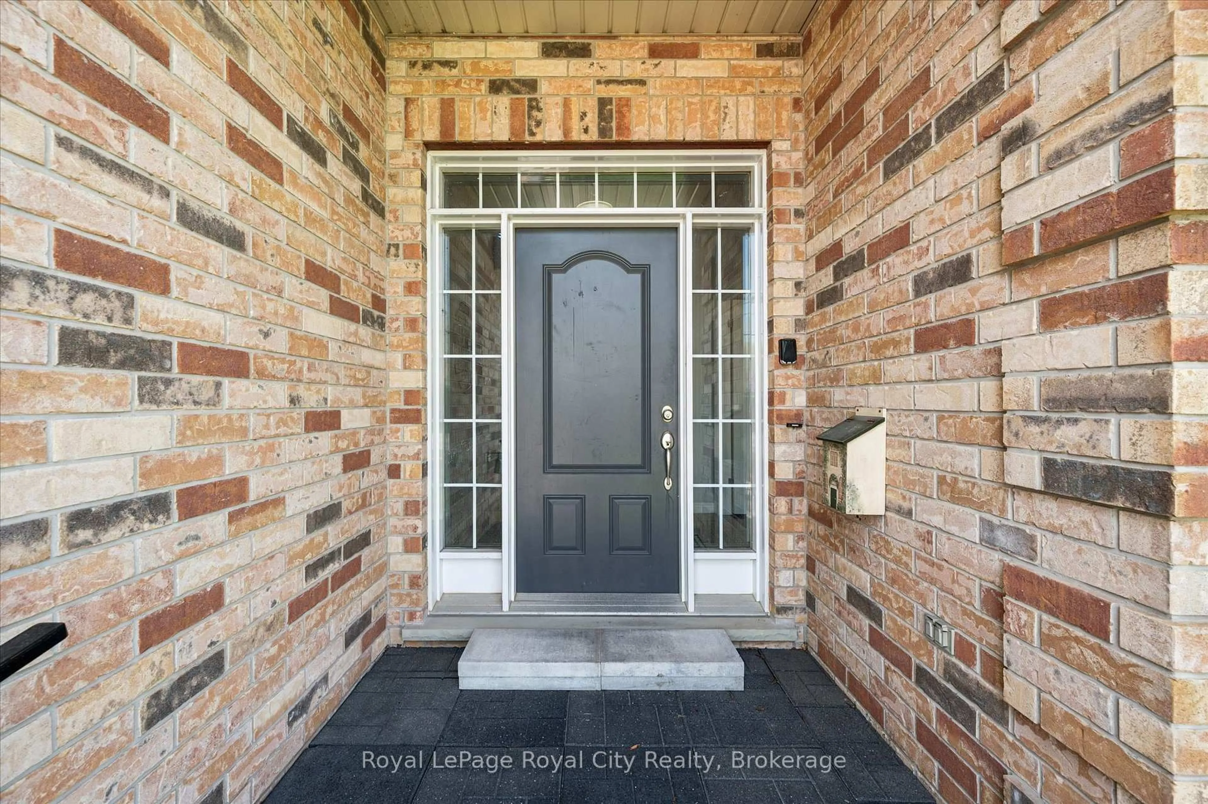 Indoor entryway for 60A Eastview Rd, Guelph Ontario N1E 1Z6